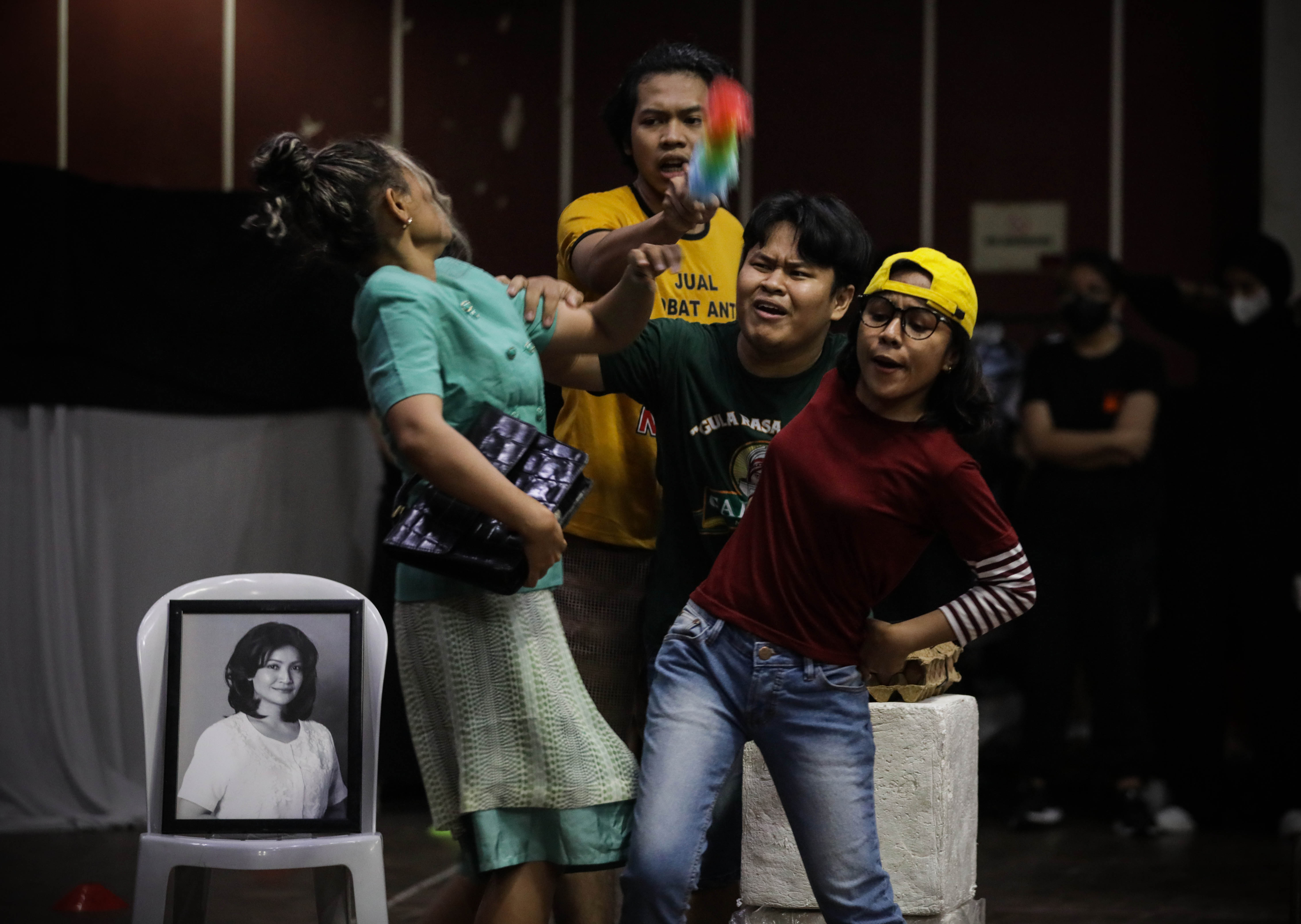 Film Cek Toko Sebelah Hadir Dalam Teater Musikal