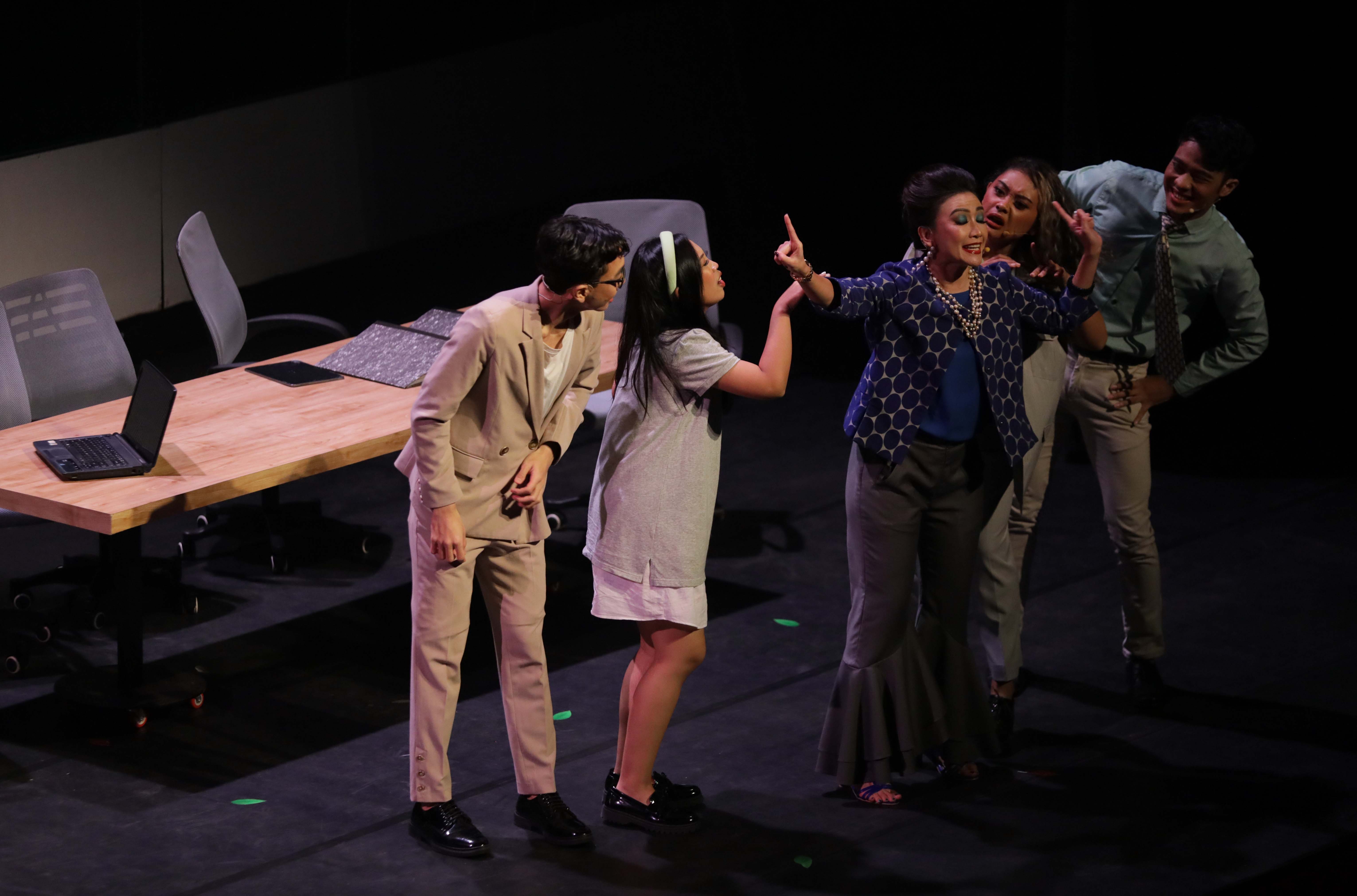 Pementasan Teater Musikal Cek Toko Sebelah