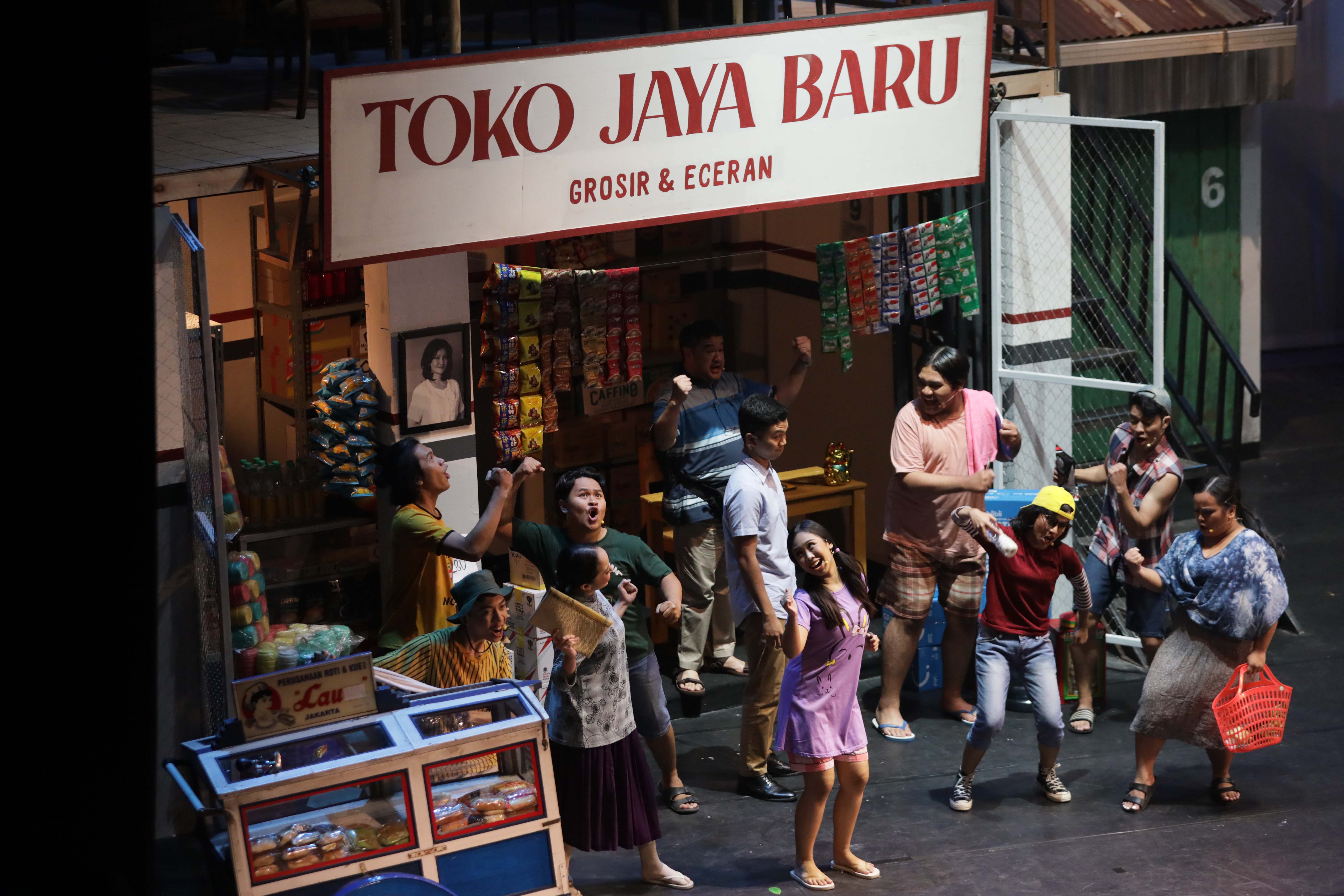 Pementasan Teater Musikal Cek Toko Sebelah