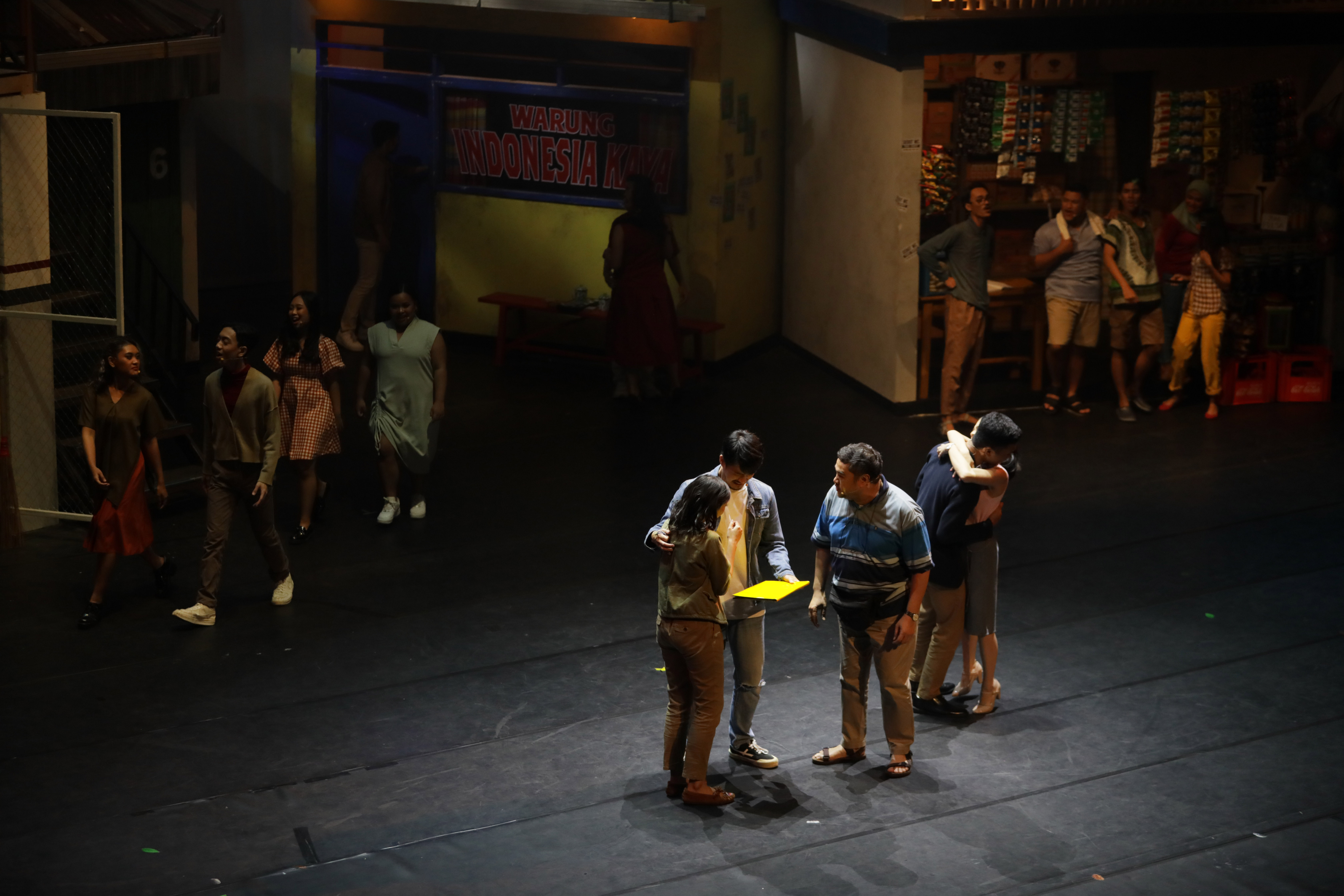 Pementasan Teater Musikal Cek Toko Sebelah