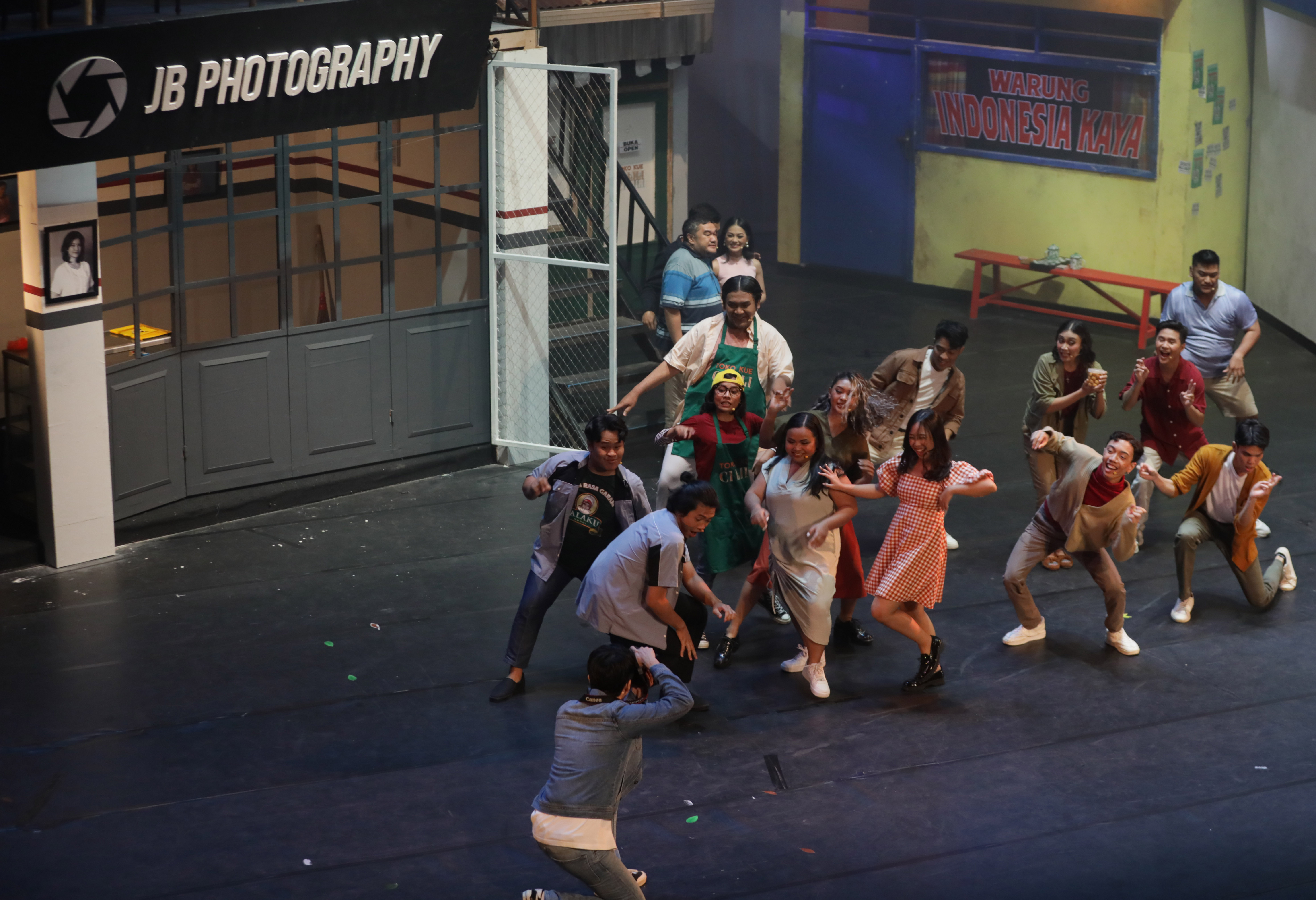 Pementasan Teater Musikal Cek Toko Sebelah