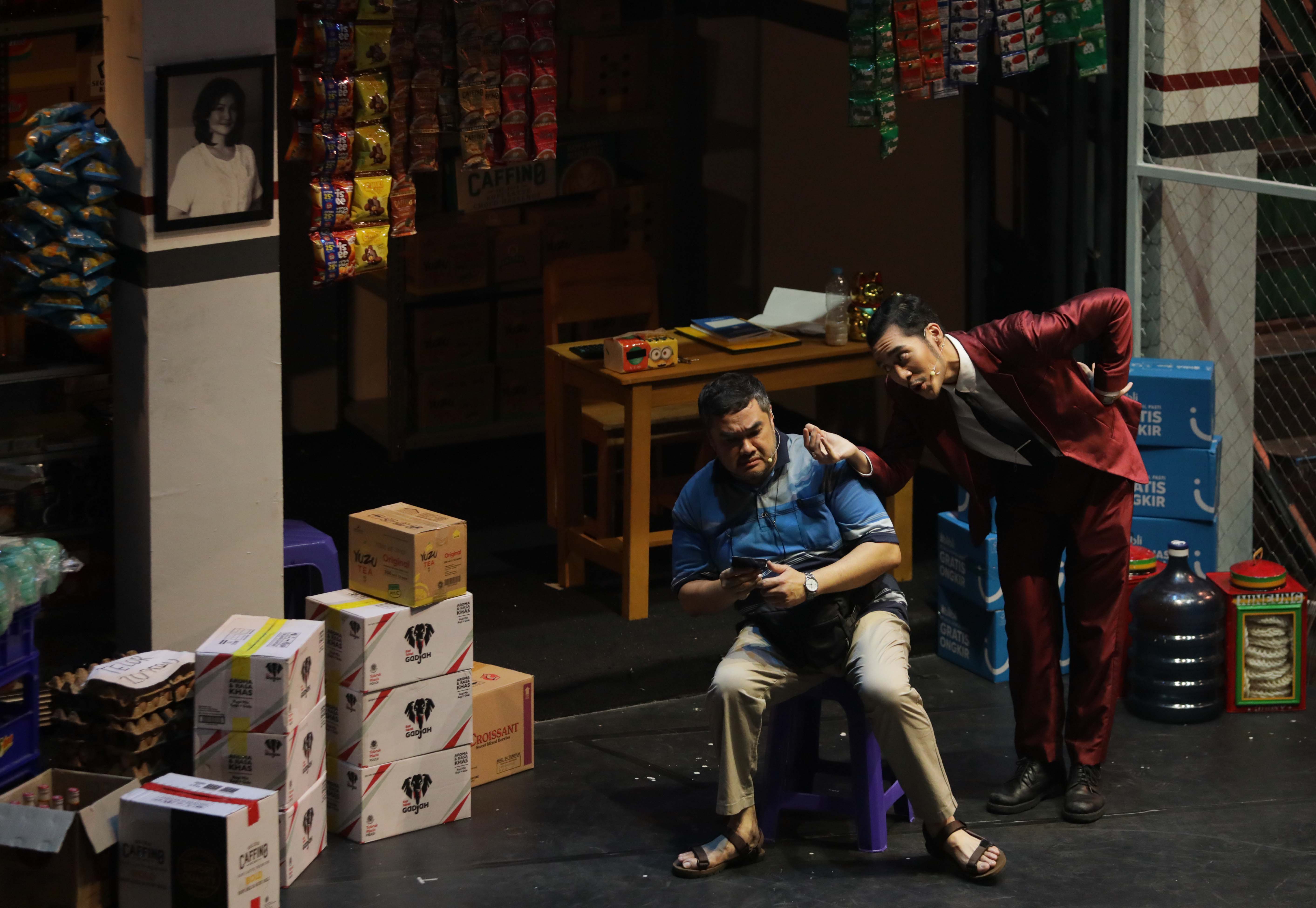 Pementasan Teater Musikal Cek Toko Sebelah