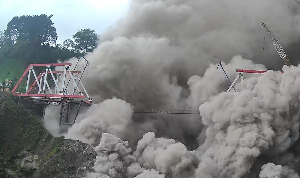 Status Gunung Semeru Naik Menjadi Awas