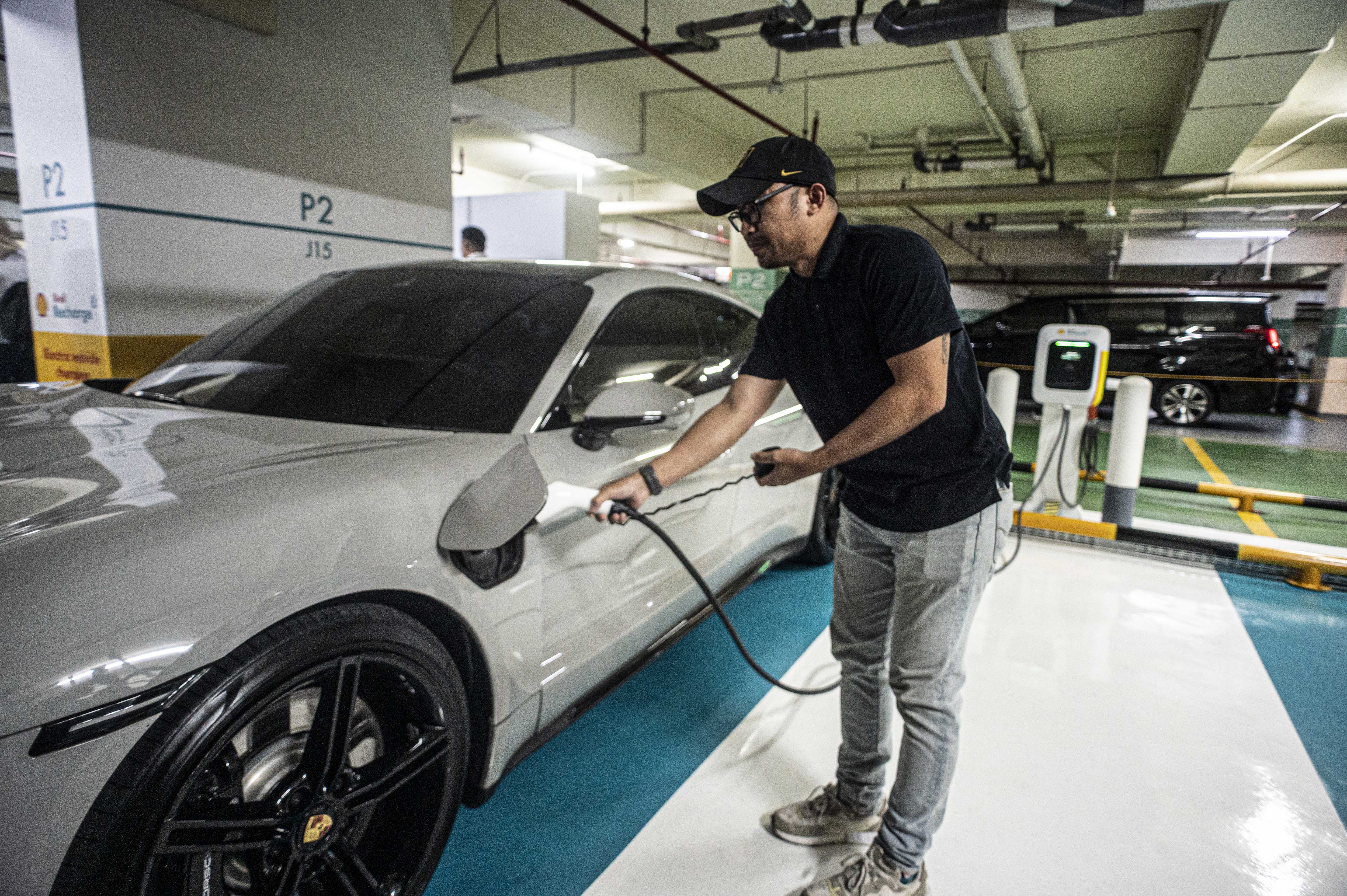 Stasiun Pengisian Kendaraan Listrik Umum (SPKLU) Shell Recharge