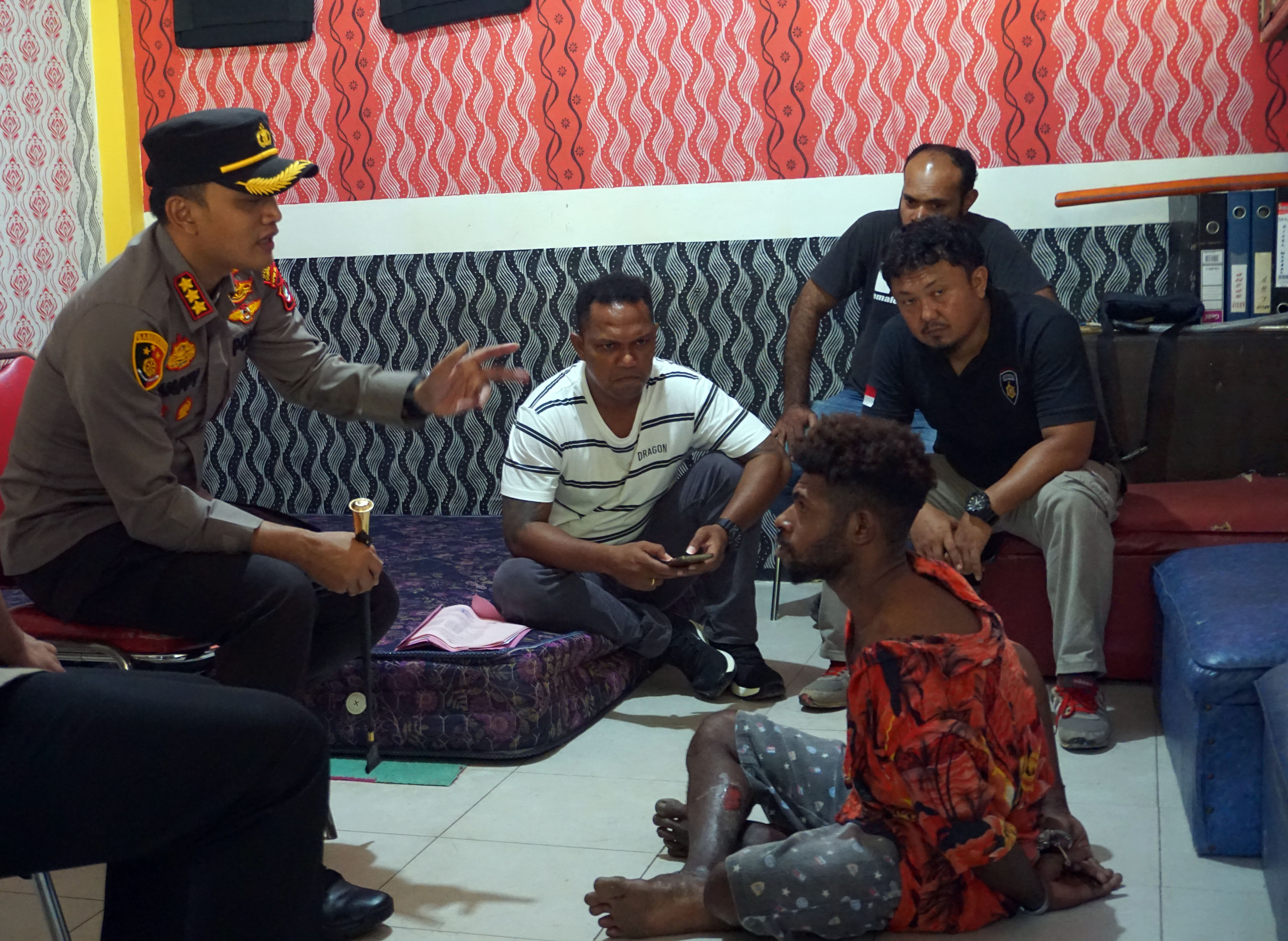 Polisi Tangkap Pelaku Pembakaran Perempuan yang Dituduh Culik Anak di Sorong 