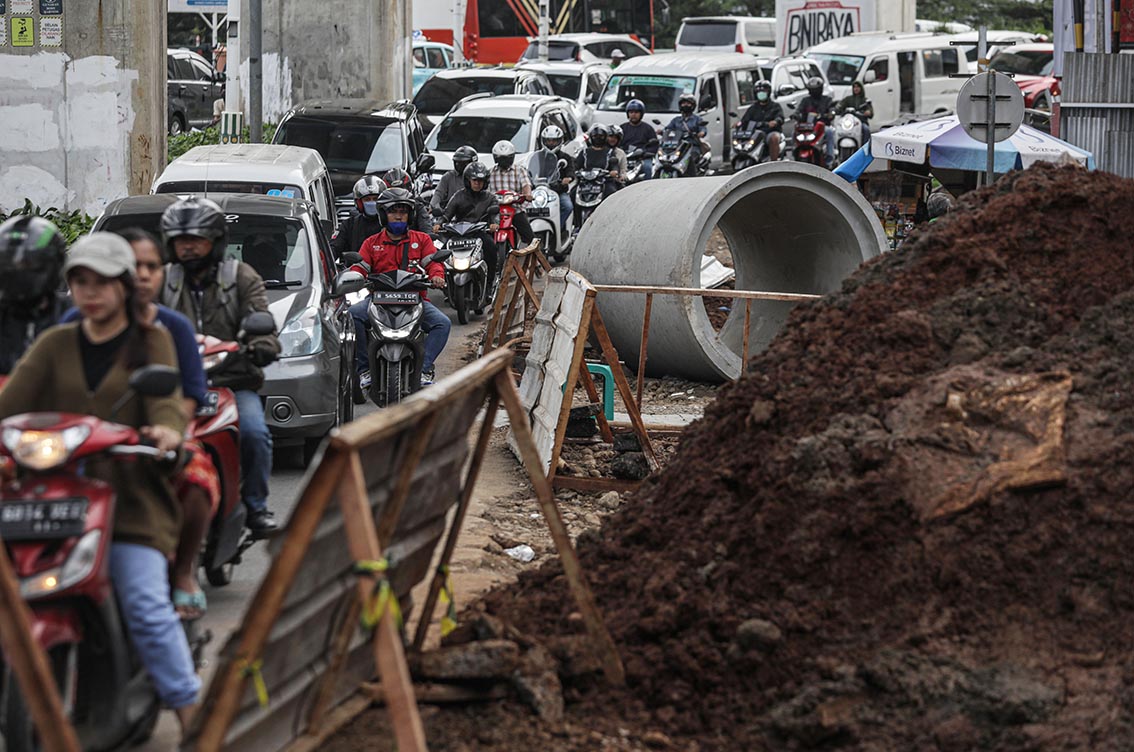 Warga Keluhkan Kemacetan dan Penyempitan Jalan Akibat Galian