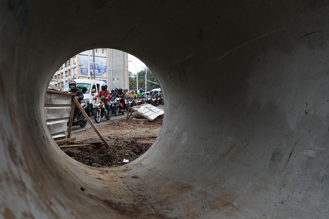 Warga Keluhkan Kemacetan dan Penyempitan Jalan Akibat Galian