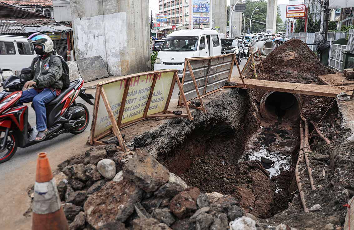 Warga Keluhkan Kemacetan dan Penyempitan Jalan Akibat Galian