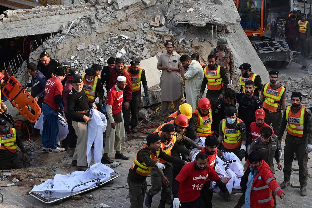 Pakistan Darurat Tinggi Akibat Bom yang Menewaskan 61 Orang Dalam Masjid