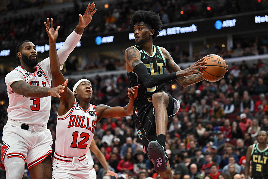 Pertandingan Babak Pertama Chicago Bulls VS Charlotte Hornets