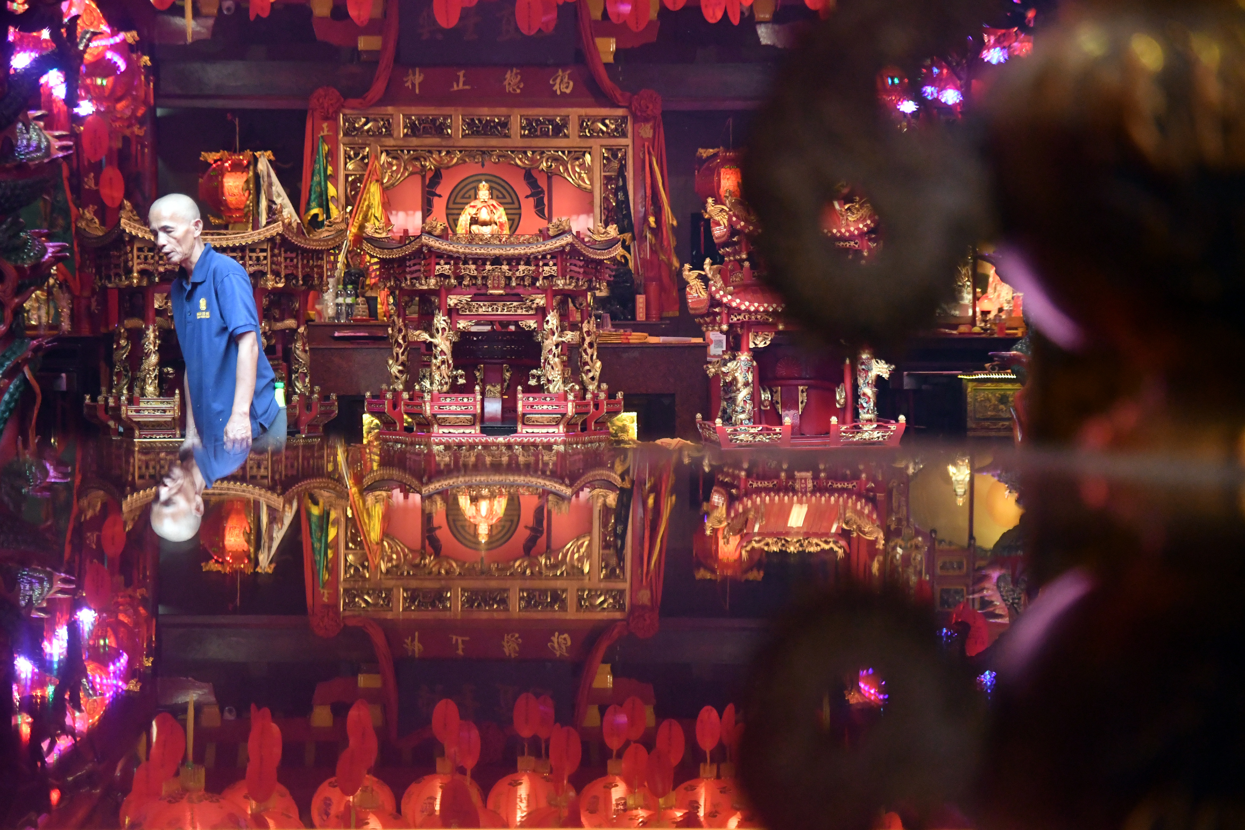 Persiapan Cap Go Meh di Vihara Dhanagun