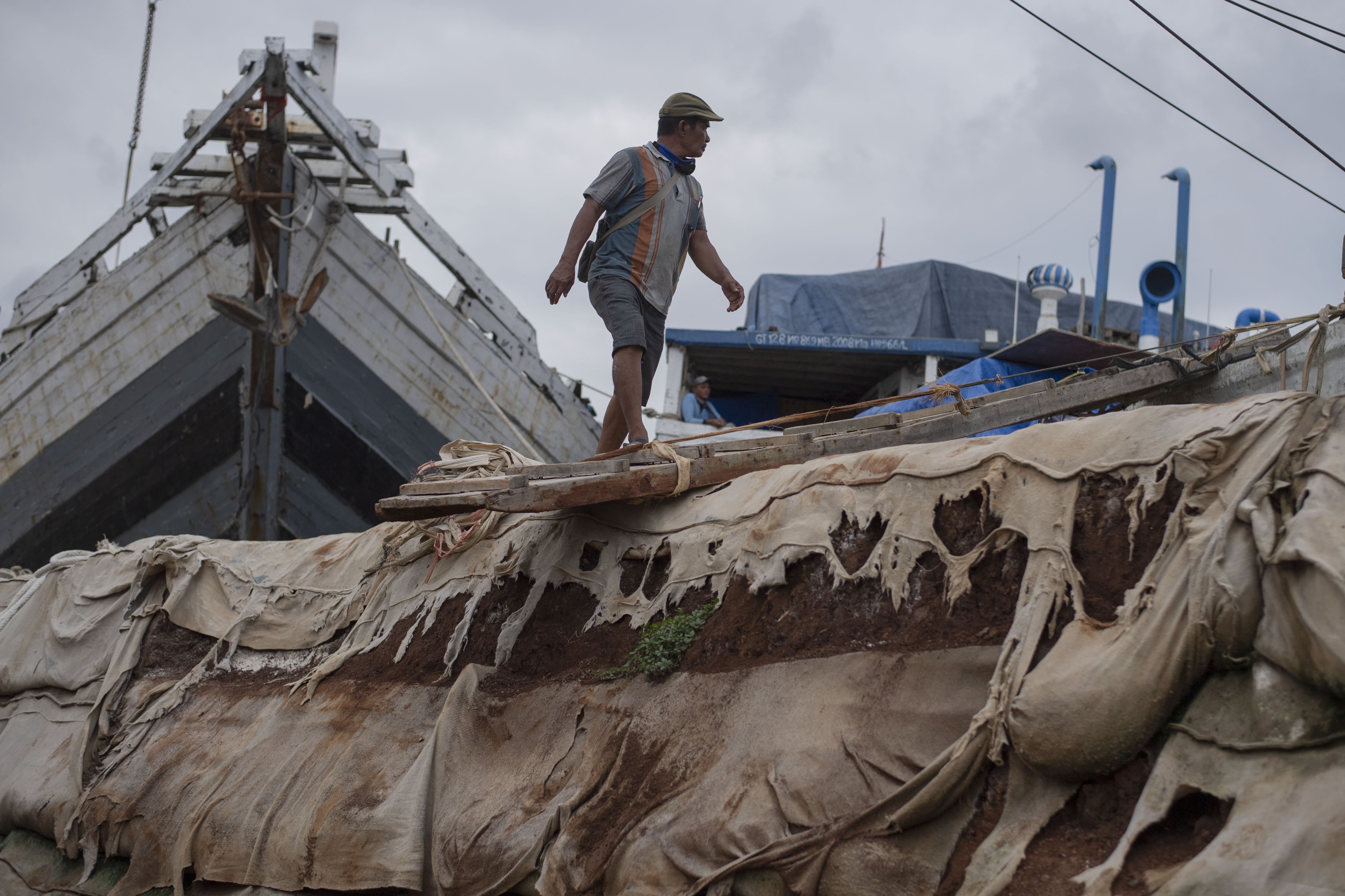 Tanggul Dermaga Pelabuhan Sunda Kelapa