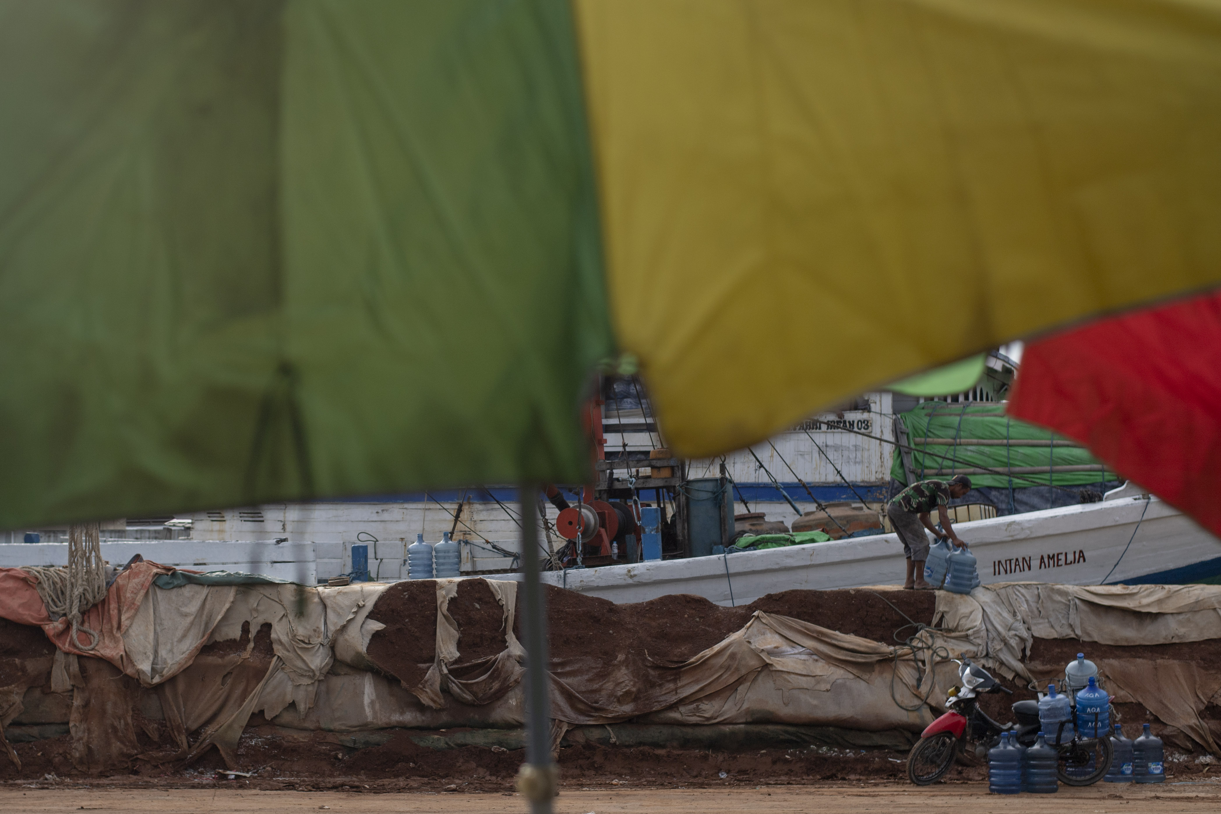 Tanggul Dermaga Pelabuhan Sunda Kelapa