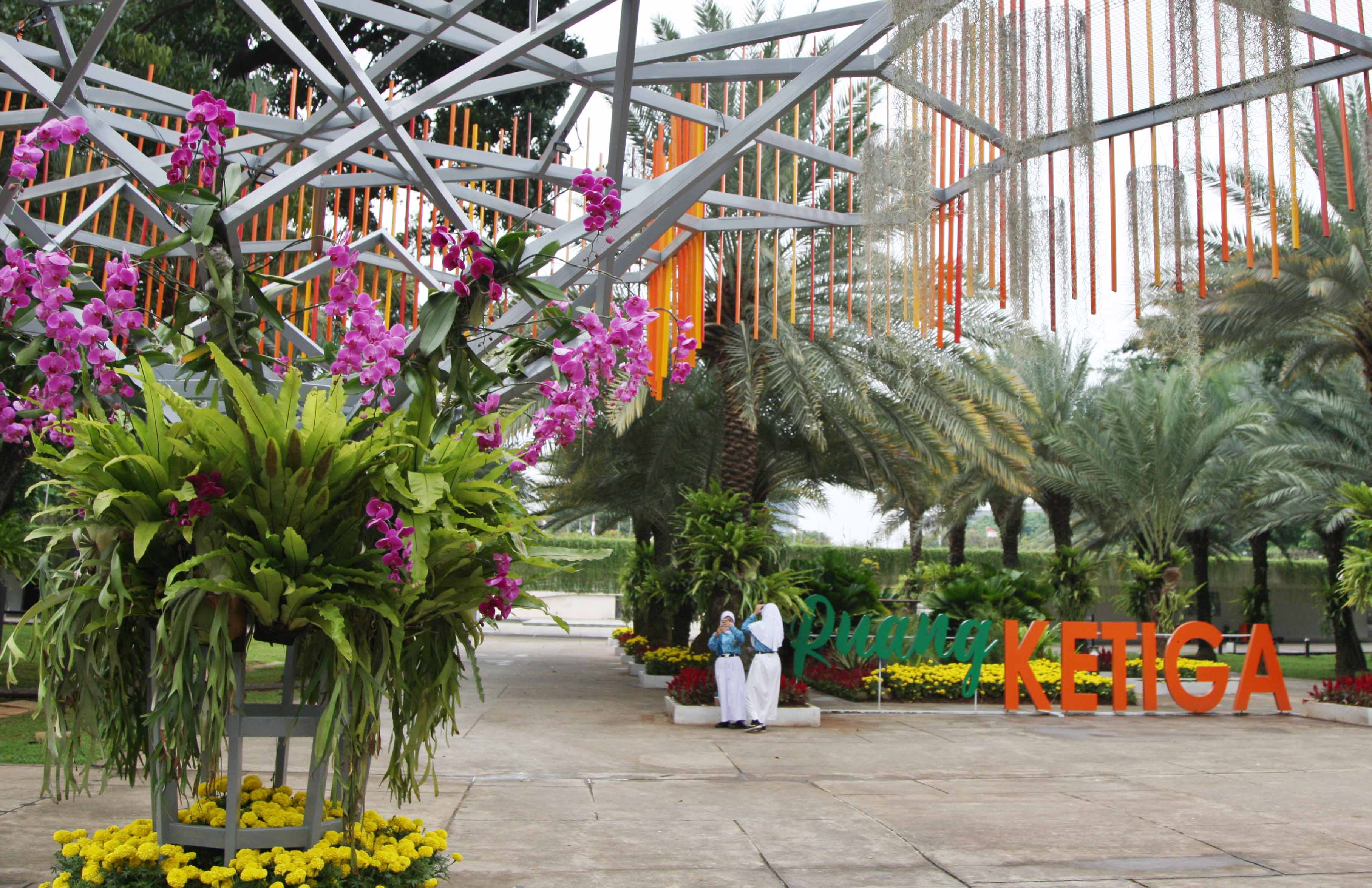 Mempercantik Taman dengan Seni Instalasi