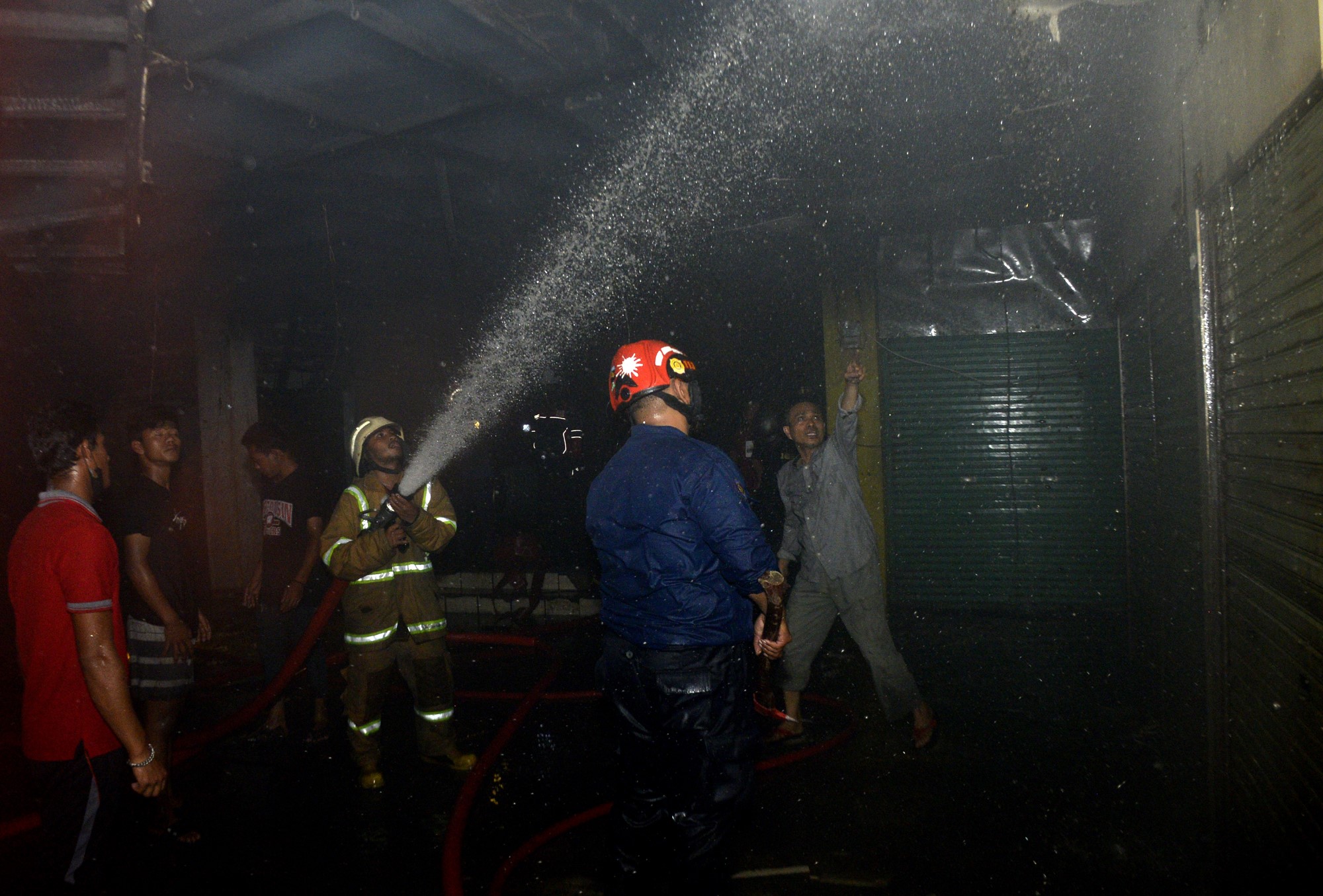24 Kios Hangus dalam Kebakaran di Pasar Terong Makassar