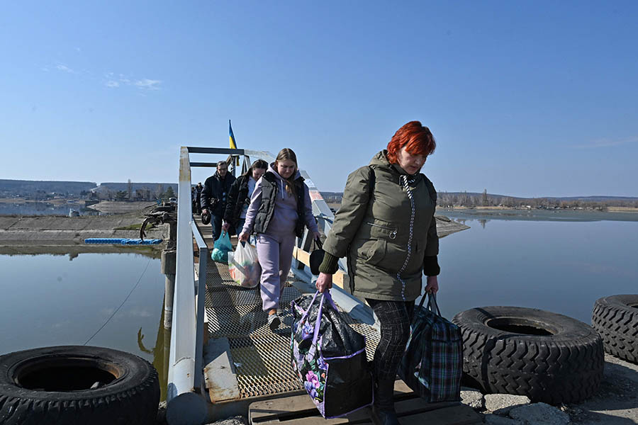 Menyeberangi Sungai Siverskyi Donets 