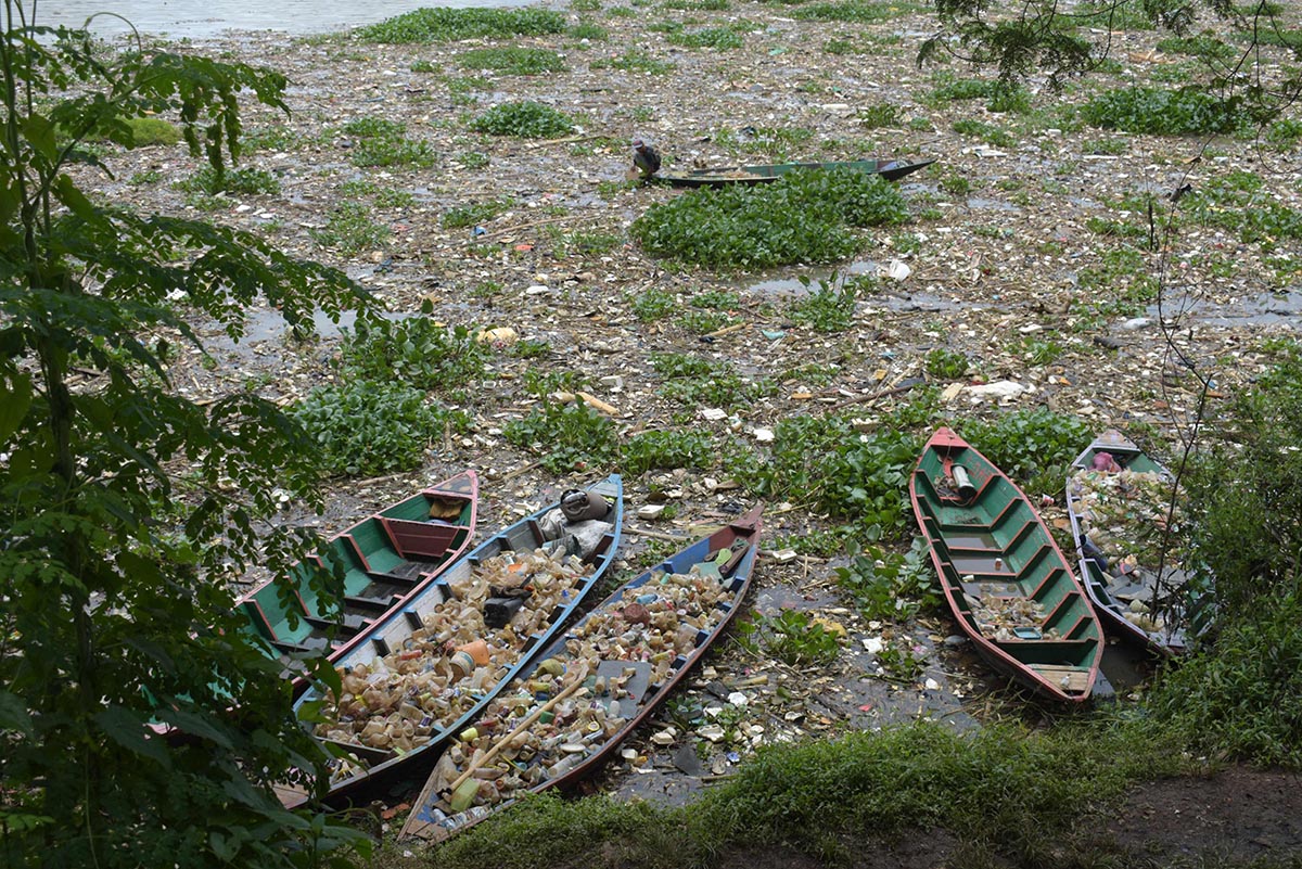 Sampah Plastik di Sungai Citarum