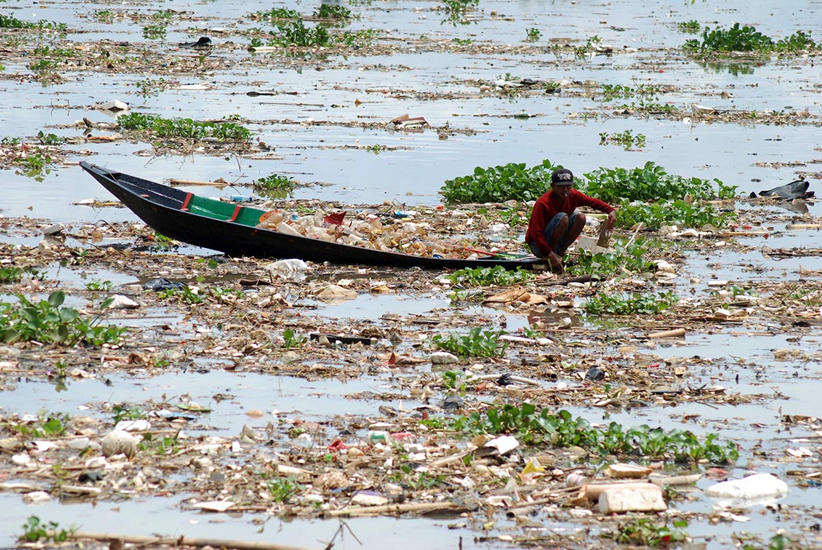 Sampah Plastik di Sungai Citarum