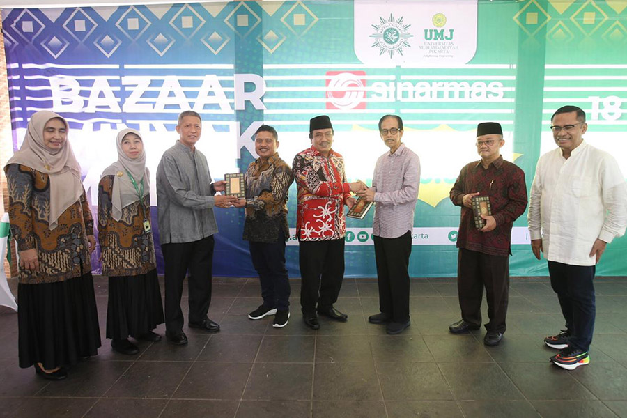 YMSM Salurkan Wakaf Alquran dan Bazar Minyak Goreng Di UMJ