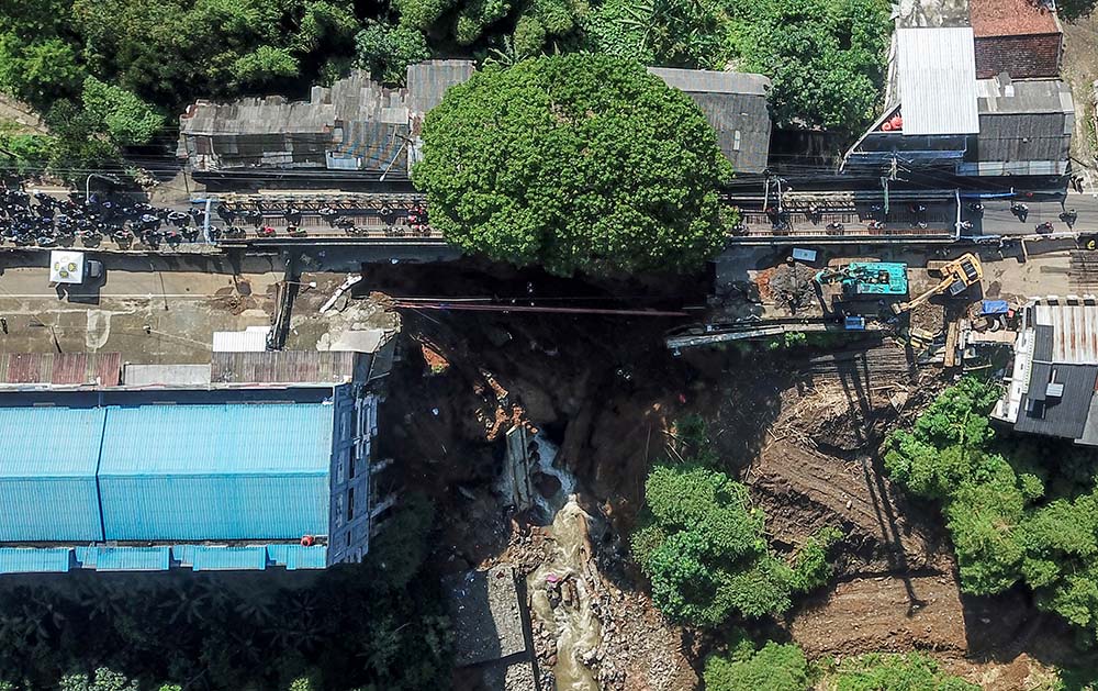 Perbaikan Jalan Bogor-Sukabumi Yang Amblas