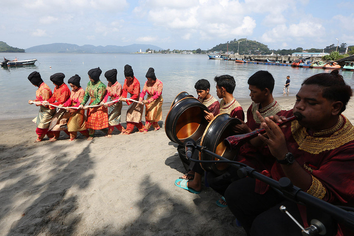 Kenduri Adat Laut pada Sabang Marine Festival 