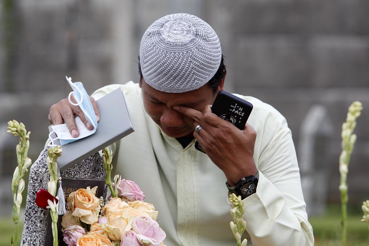 Tradisi Ziarah Kubur Jelang Ramadan di Pemakaman Covid-19