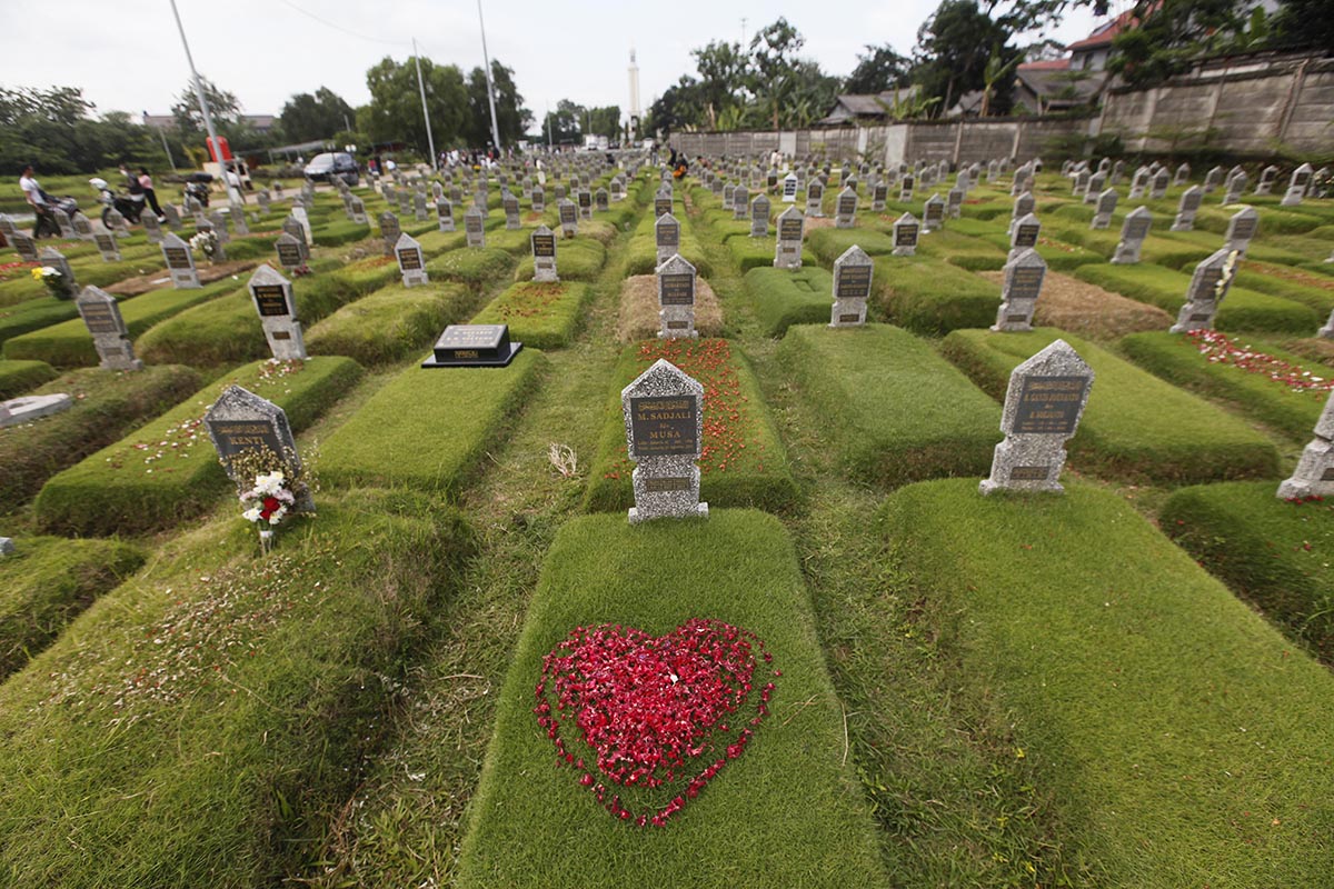 Tradisi Ziarah Kubur Jelang Ramadan di Pemakaman Covid-19