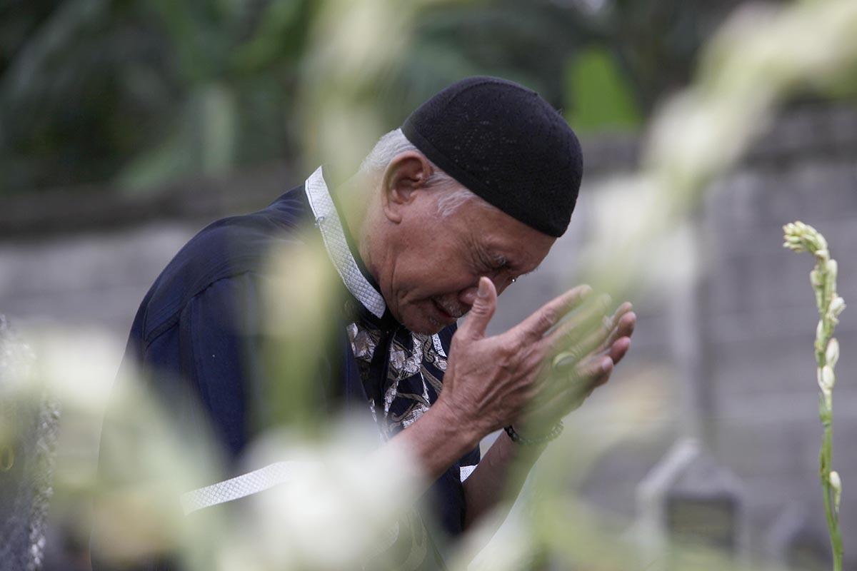 Tradisi Ziarah Kubur Jelang Ramadan di Pemakaman Covid-19