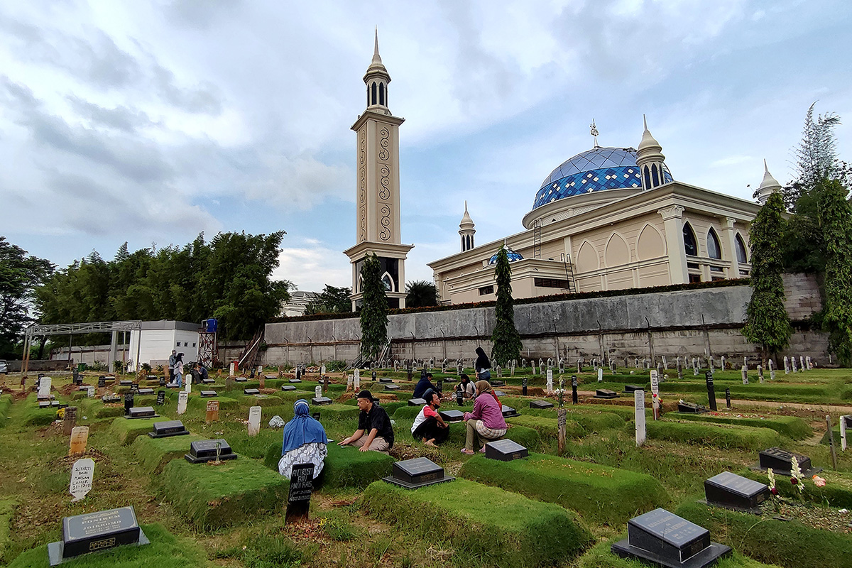 Tradisi Ziarah Kubur Jelang Ramadan di Pemakaman Covid-19