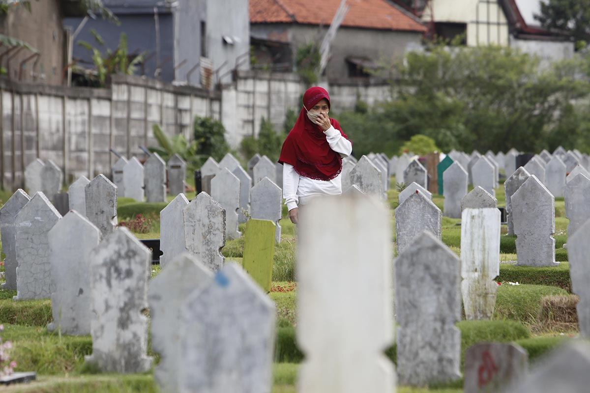 Tradisi Ziarah Kubur Jelang Ramadan di Pemakaman Covid-19