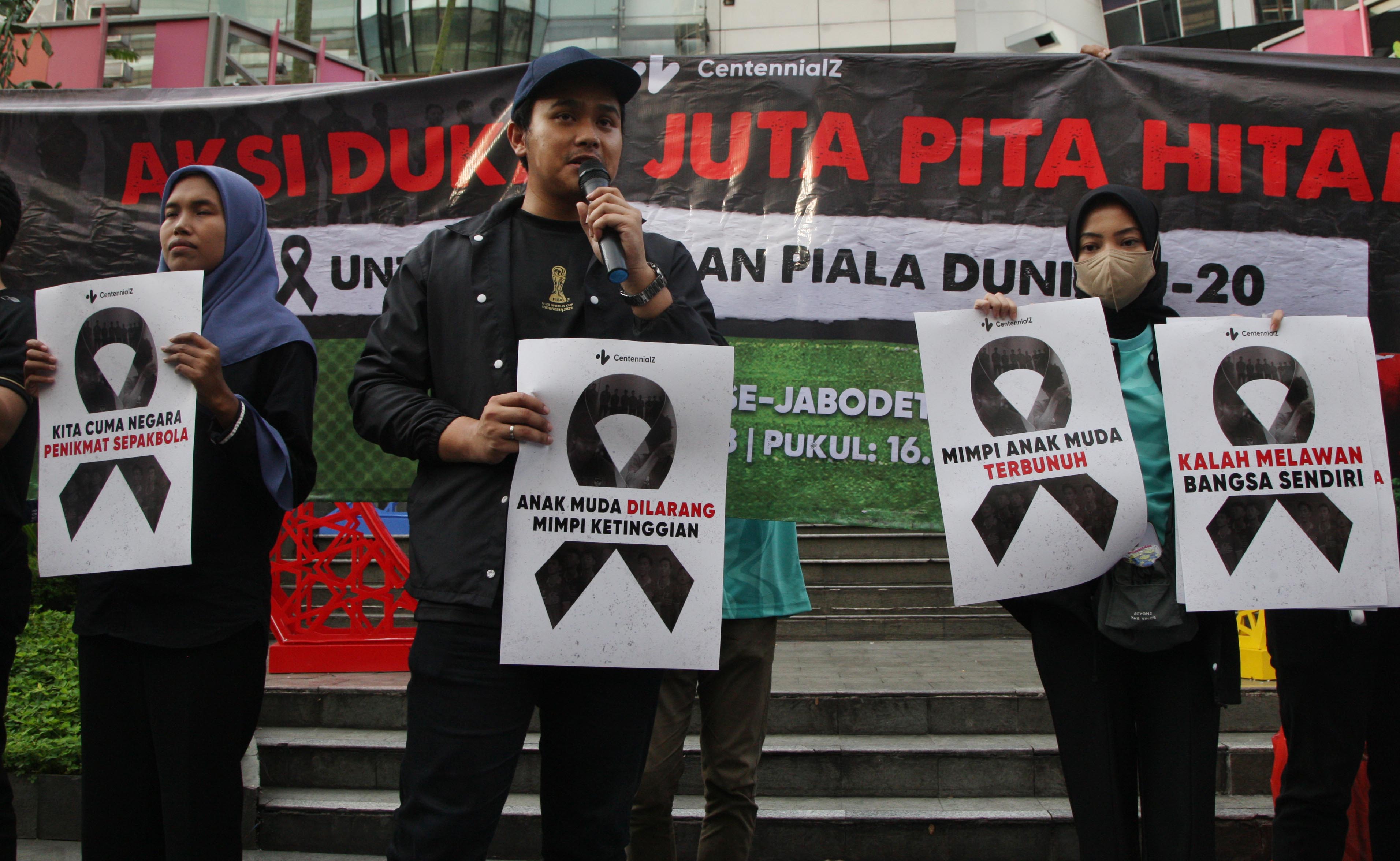 Aksi Pita Hitam untuk Timnas