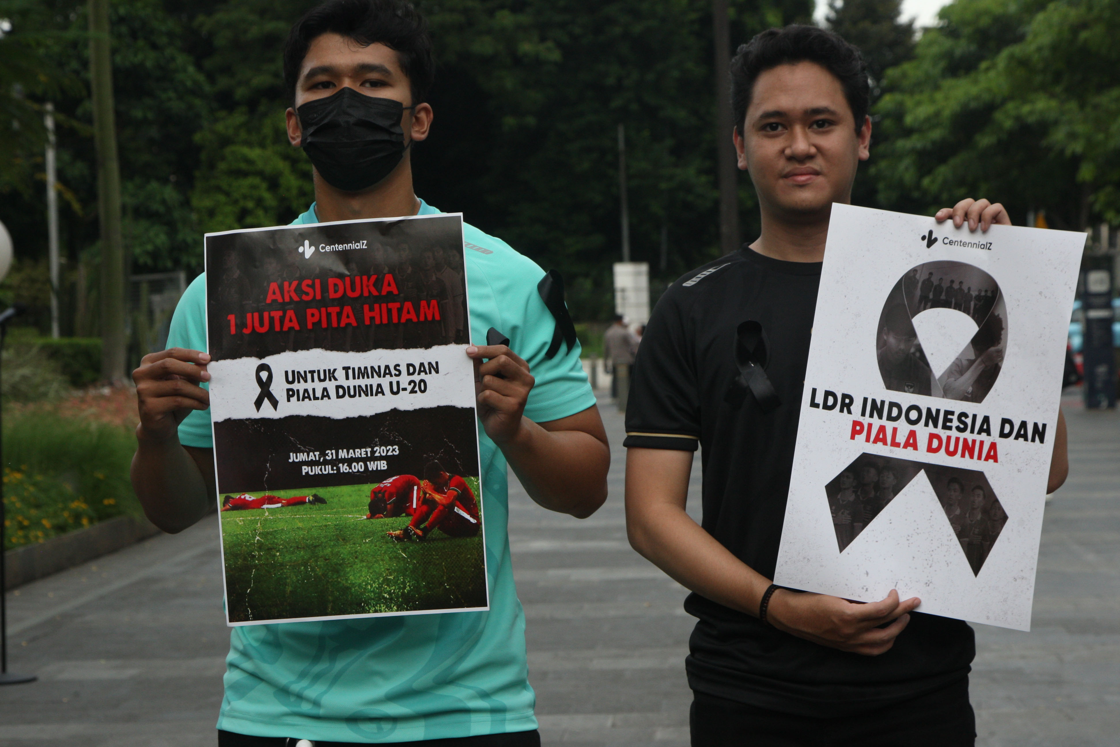 Aksi Pita Hitam untuk Timnas