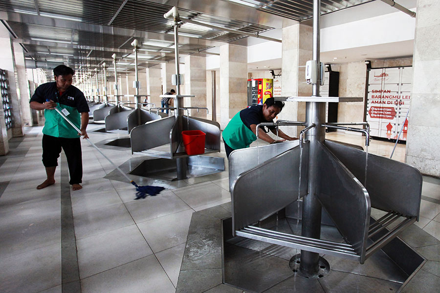 Bersih-Bersih Masjid Istiqlal Menyambut Ramadan 
