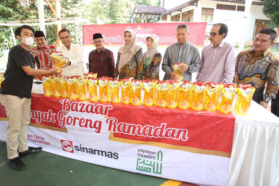 YMSM Salurkan Wakaf Alquran dan Bazar Minyak Goreng Di UMJ