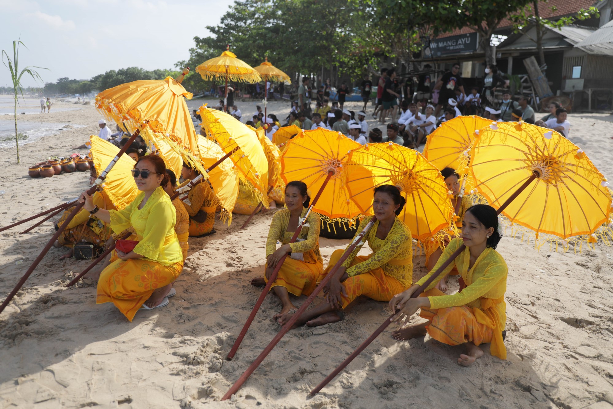 Tradisi Perang Air di Banjar Teba Jimbaran  Bali