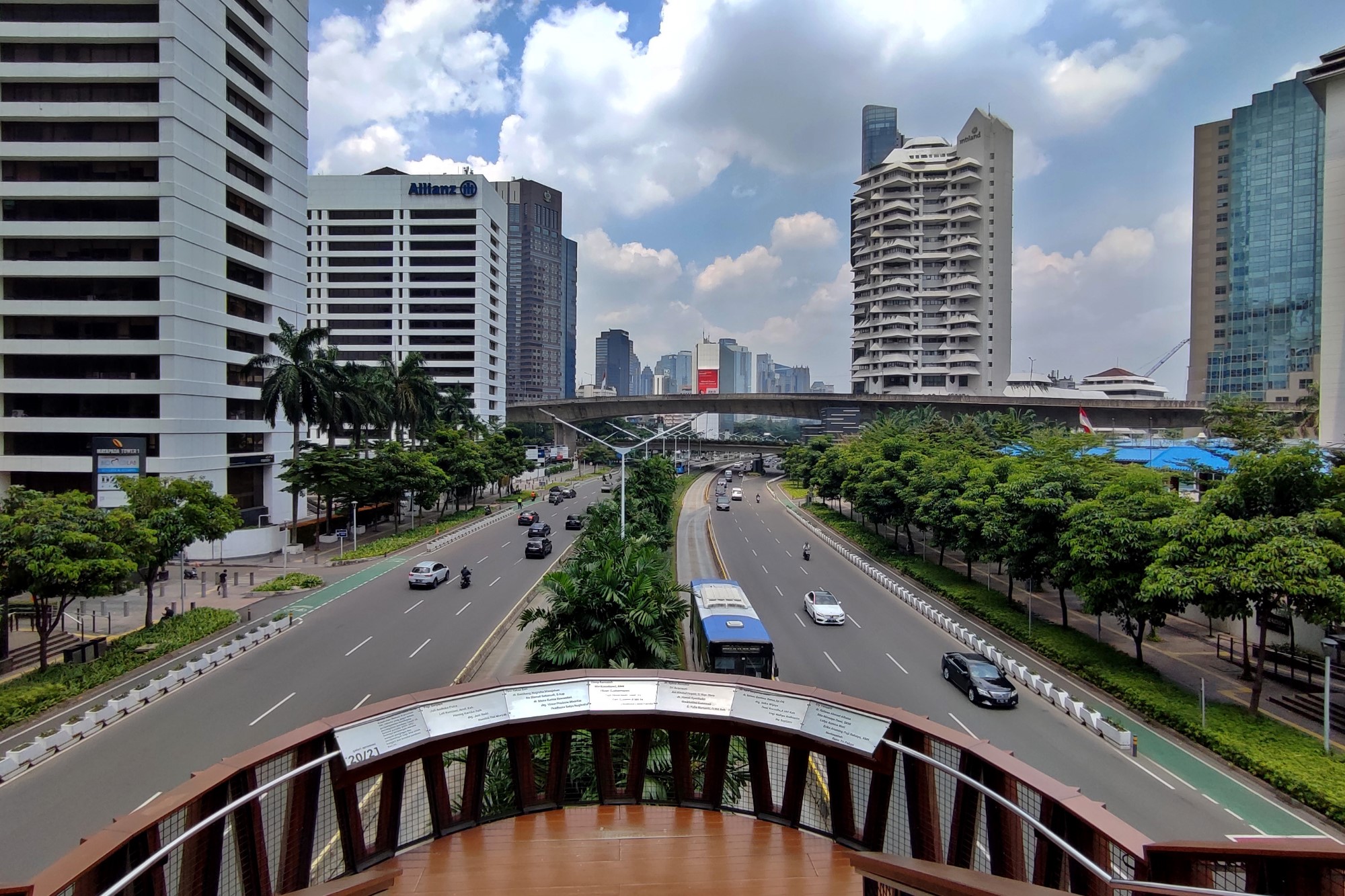 Lalu Lintas Jalan Protokol  Jakarta Sepi