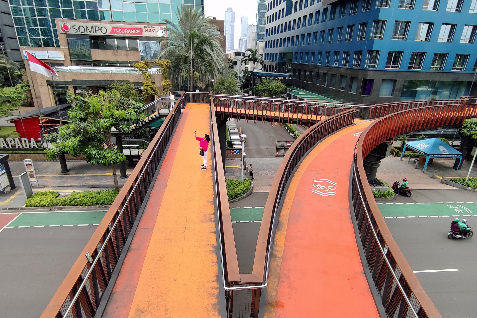 Lalu Lintas Jalan Protokol  Jakarta Sepi