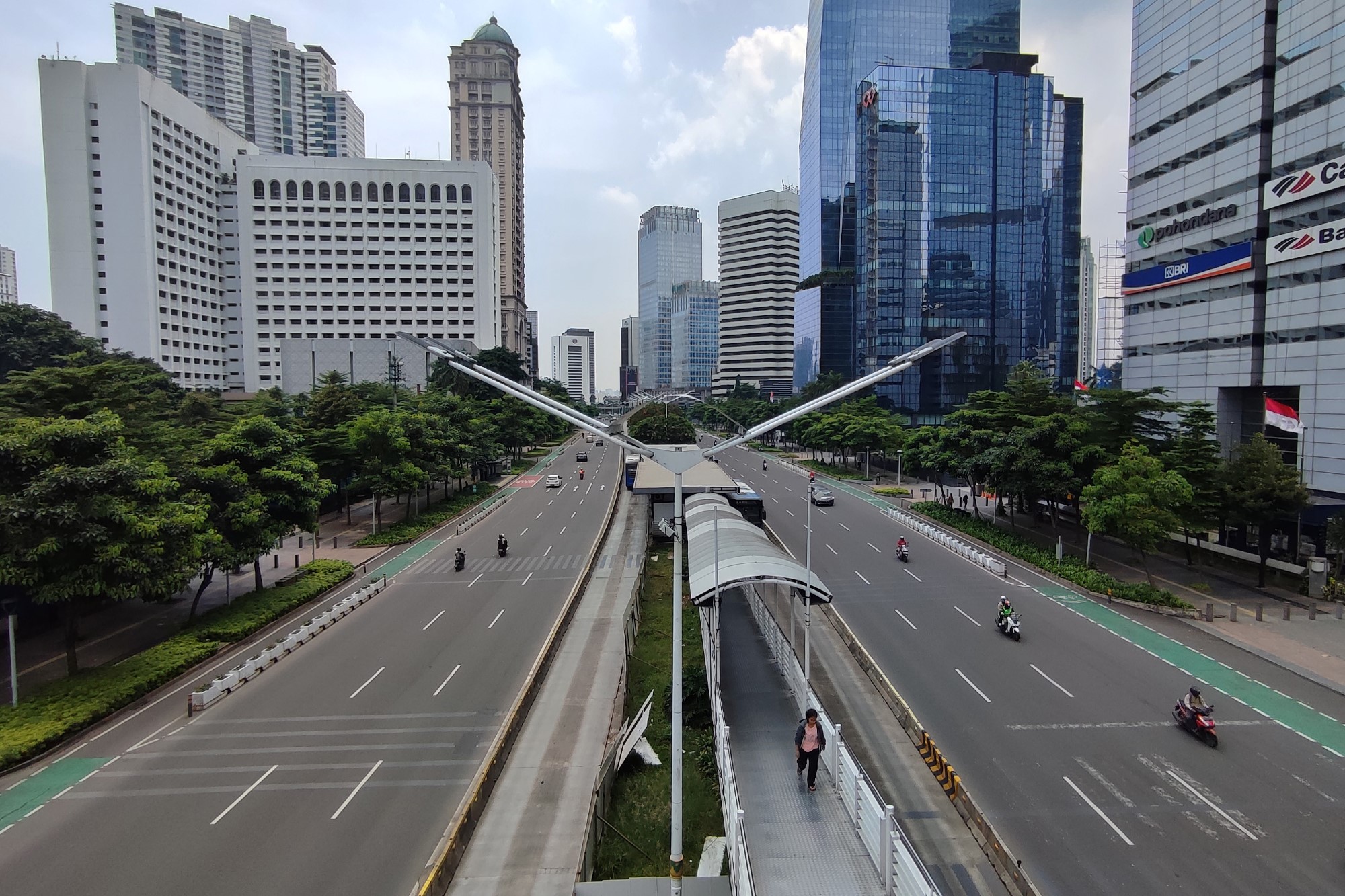 Lalu Lintas Jalan Protokol  Jakarta Sepi