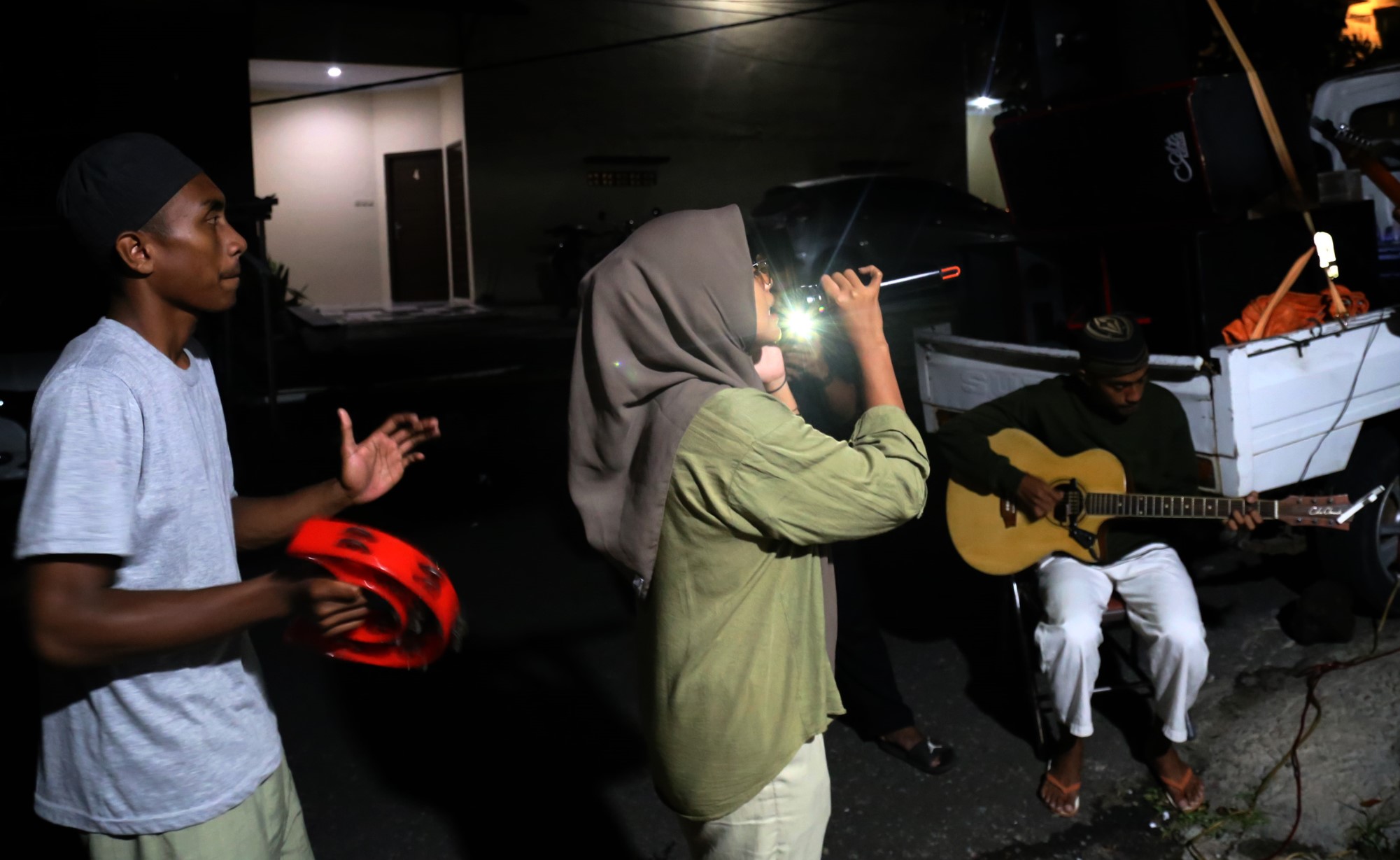 Tradisi Gendang Sahur Membangunkan Warga dengan Nyanyian Merdu