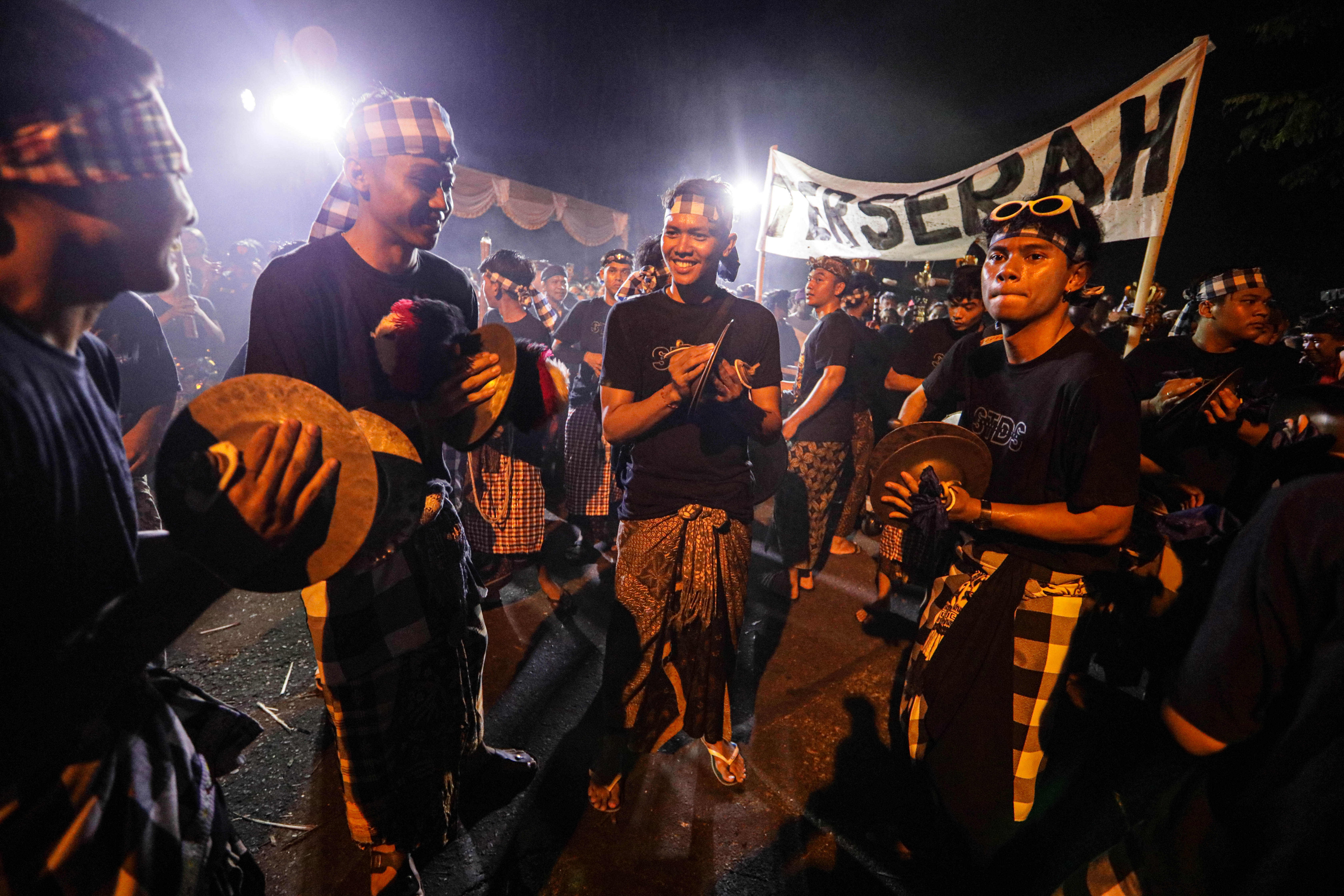 Parade Ogoh-Ogoh Menjelang Nyepi di Jimbaran