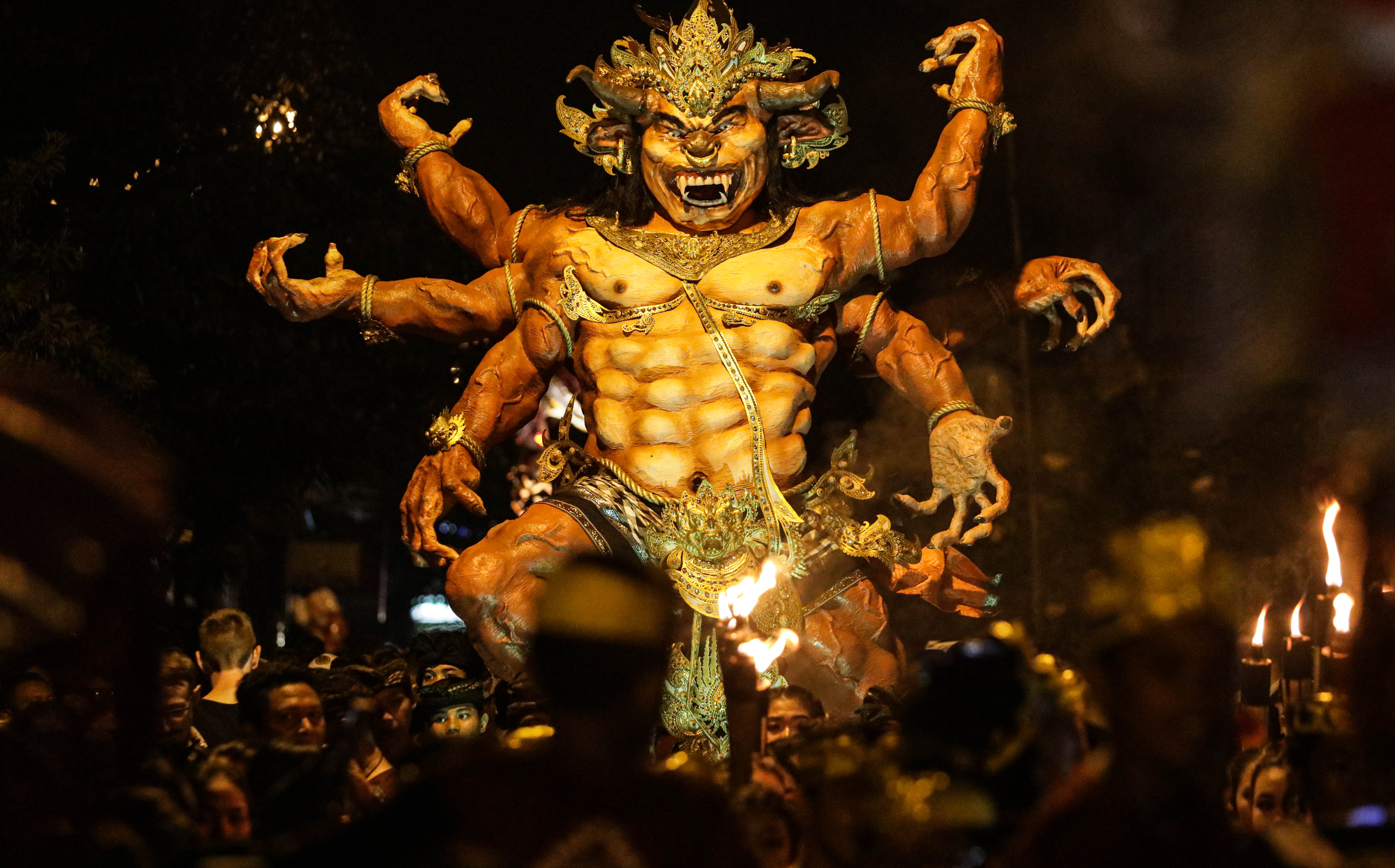 Parade Ogoh-Ogoh Menjelang Nyepi di Jimbaran