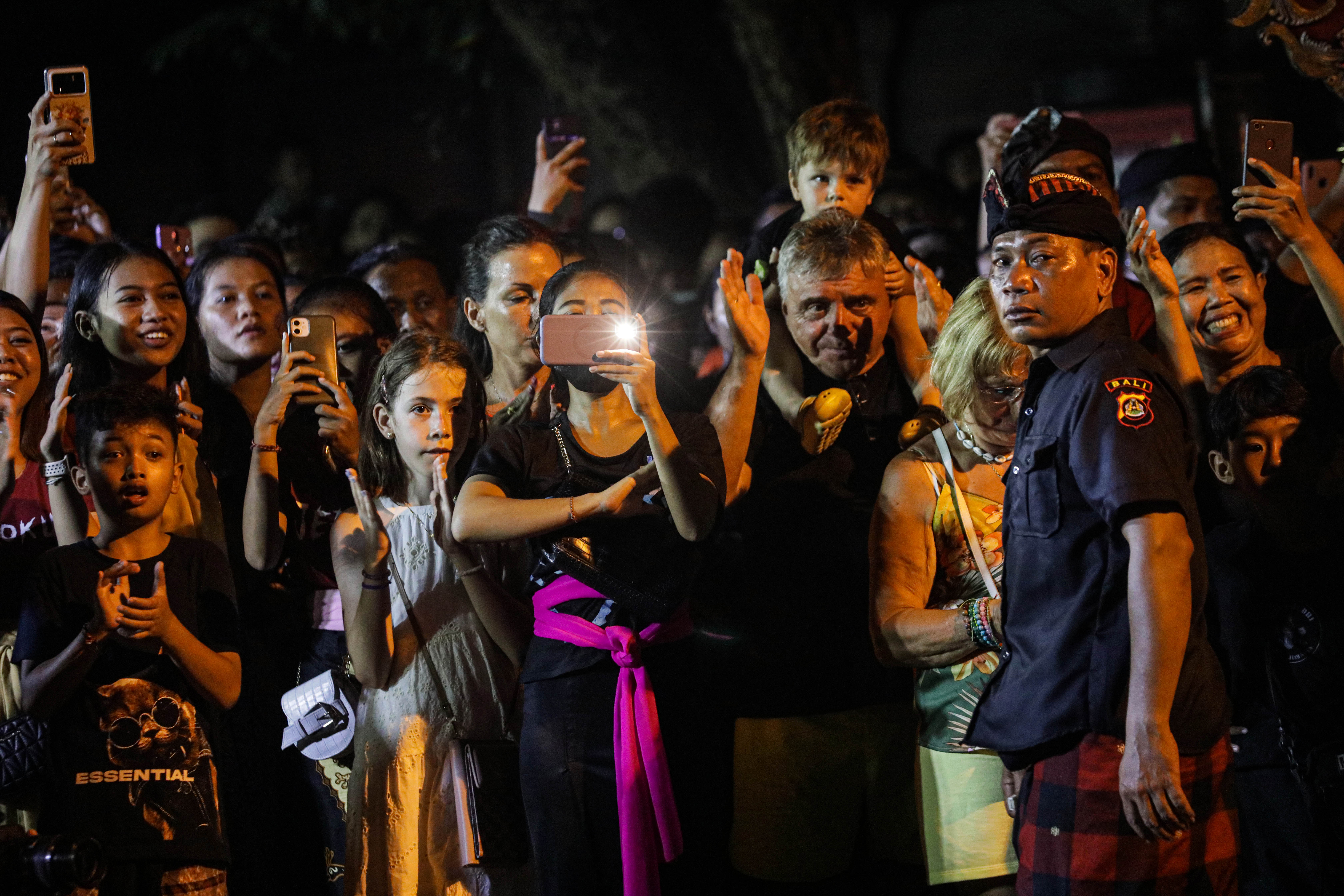 Parade Ogoh-Ogoh Menjelang Nyepi di Jimbaran