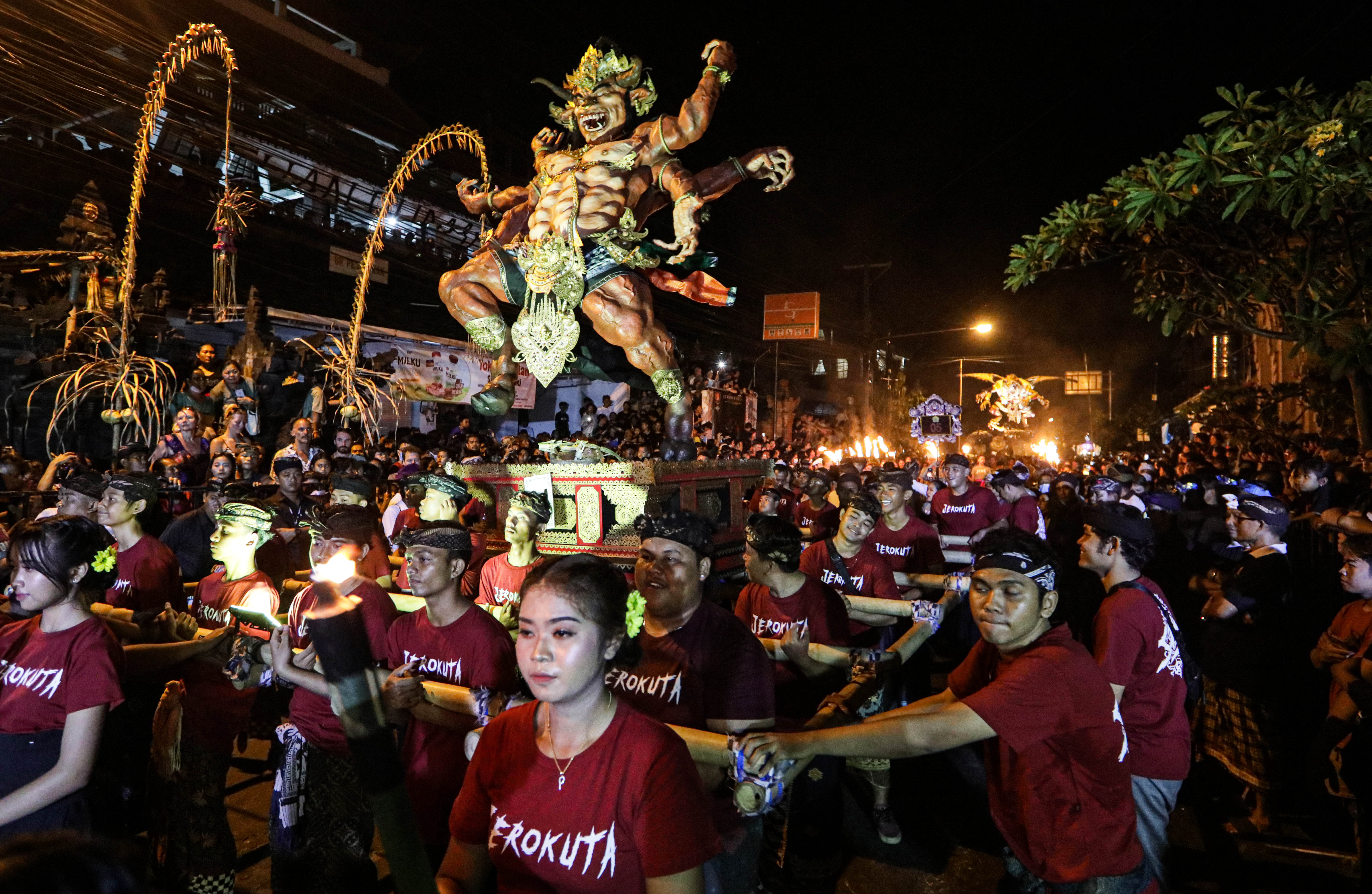 Parade Ogoh-Ogoh Menjelang Nyepi di Jimbaran