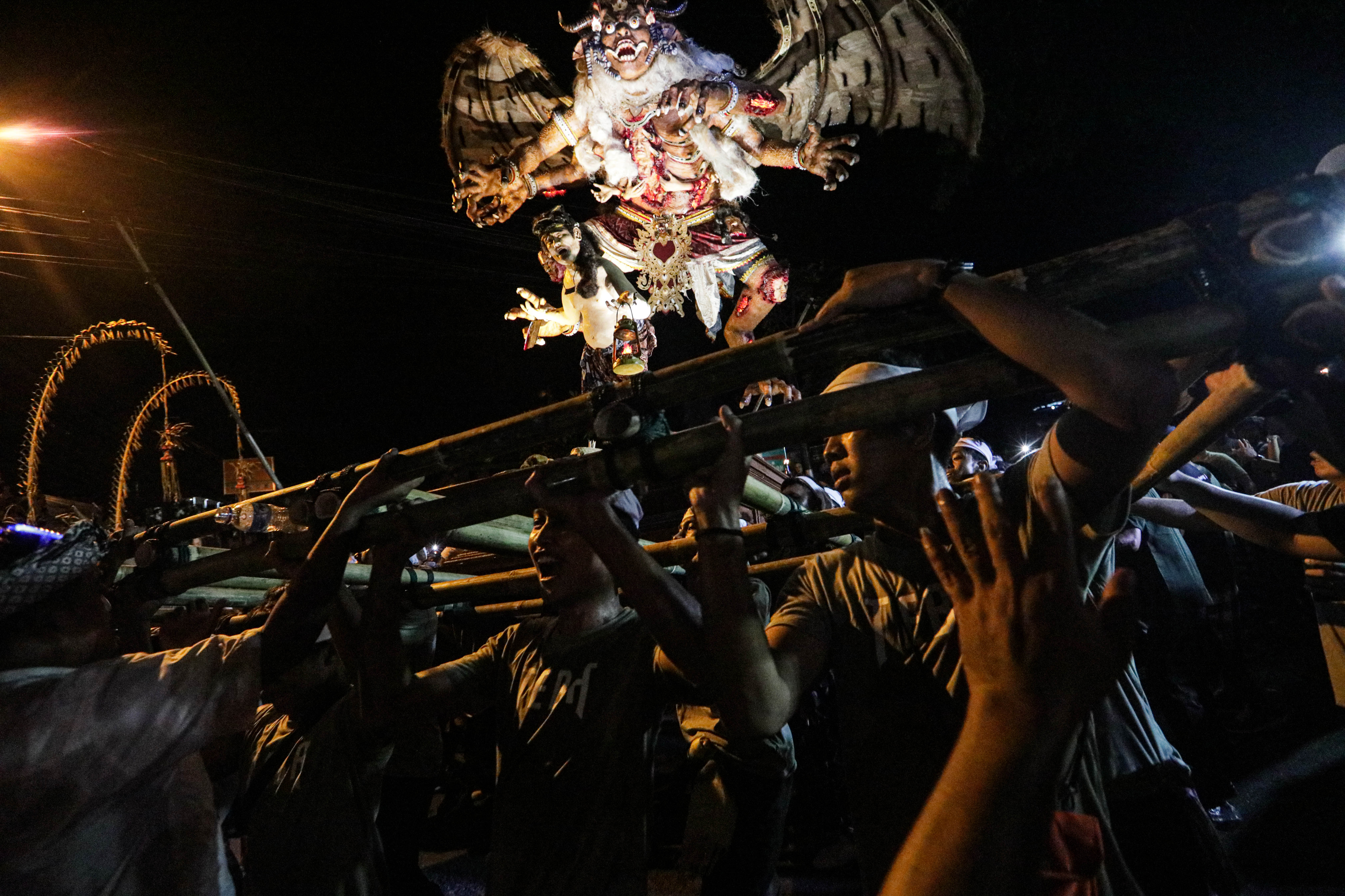 Parade Ogoh-Ogoh Menjelang Nyepi di Jimbaran
