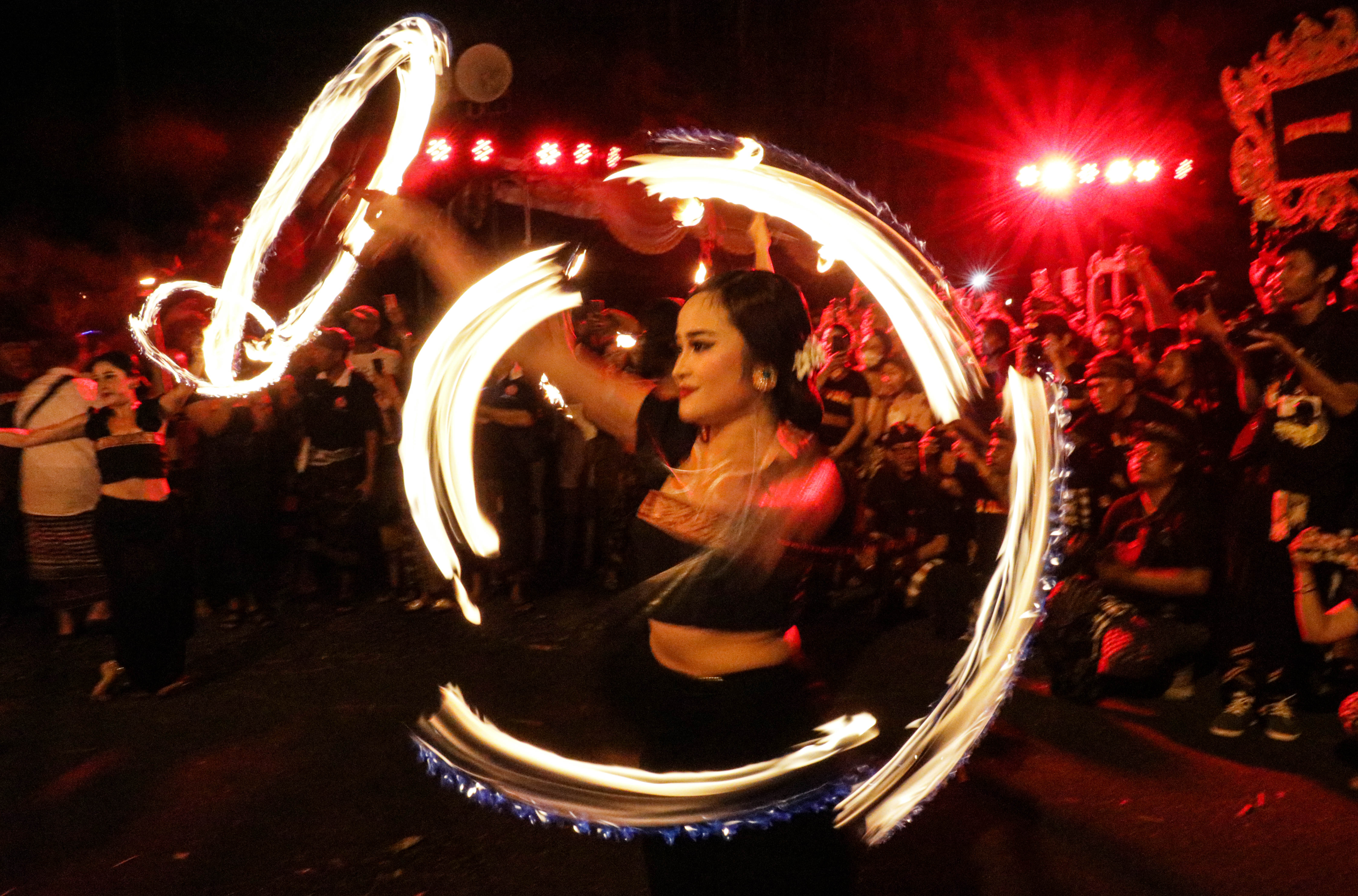 Parade Ogoh-Ogoh Menjelang Nyepi di Jimbaran