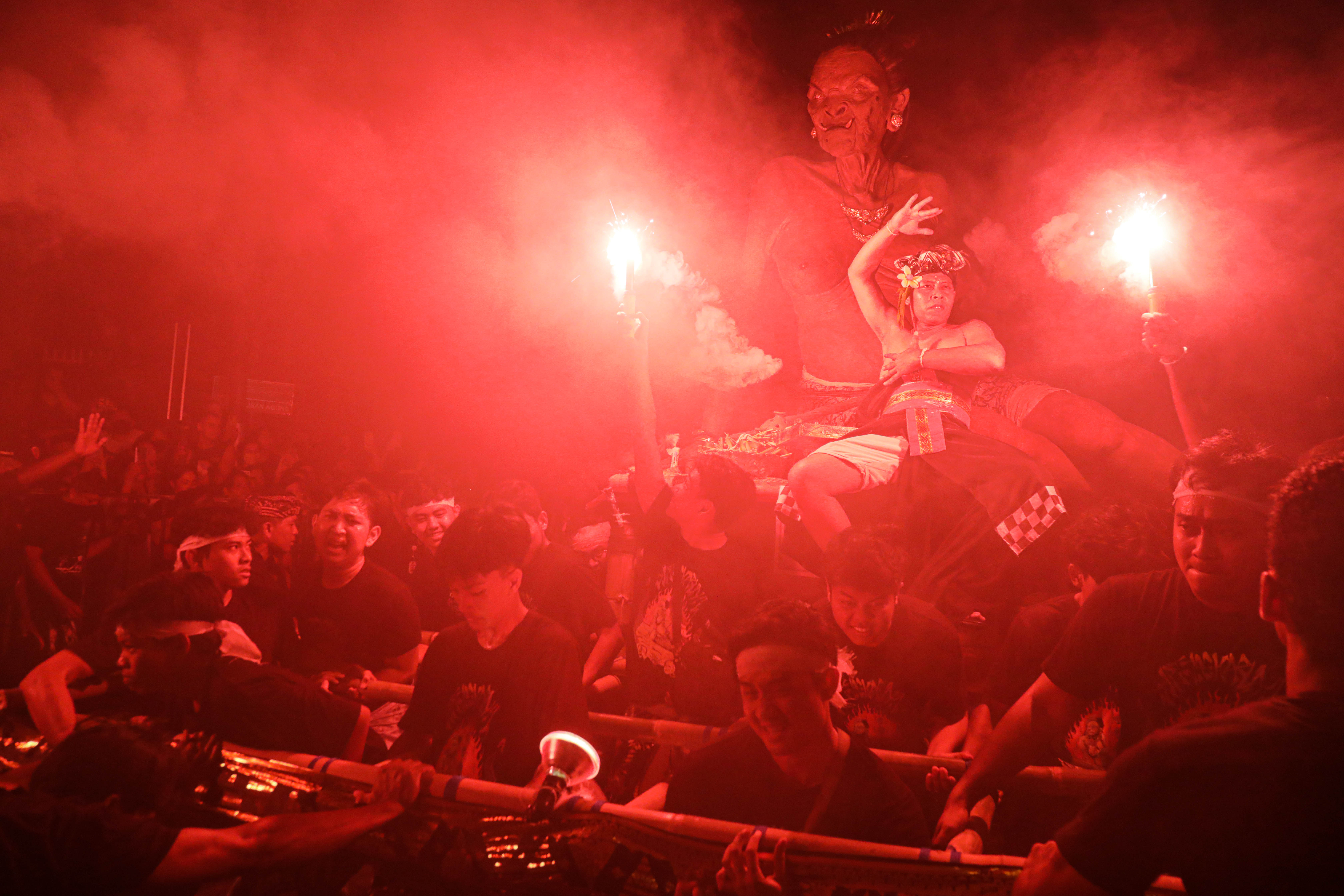 Parade Ogoh-Ogoh Menjelang Nyepi di Jimbaran