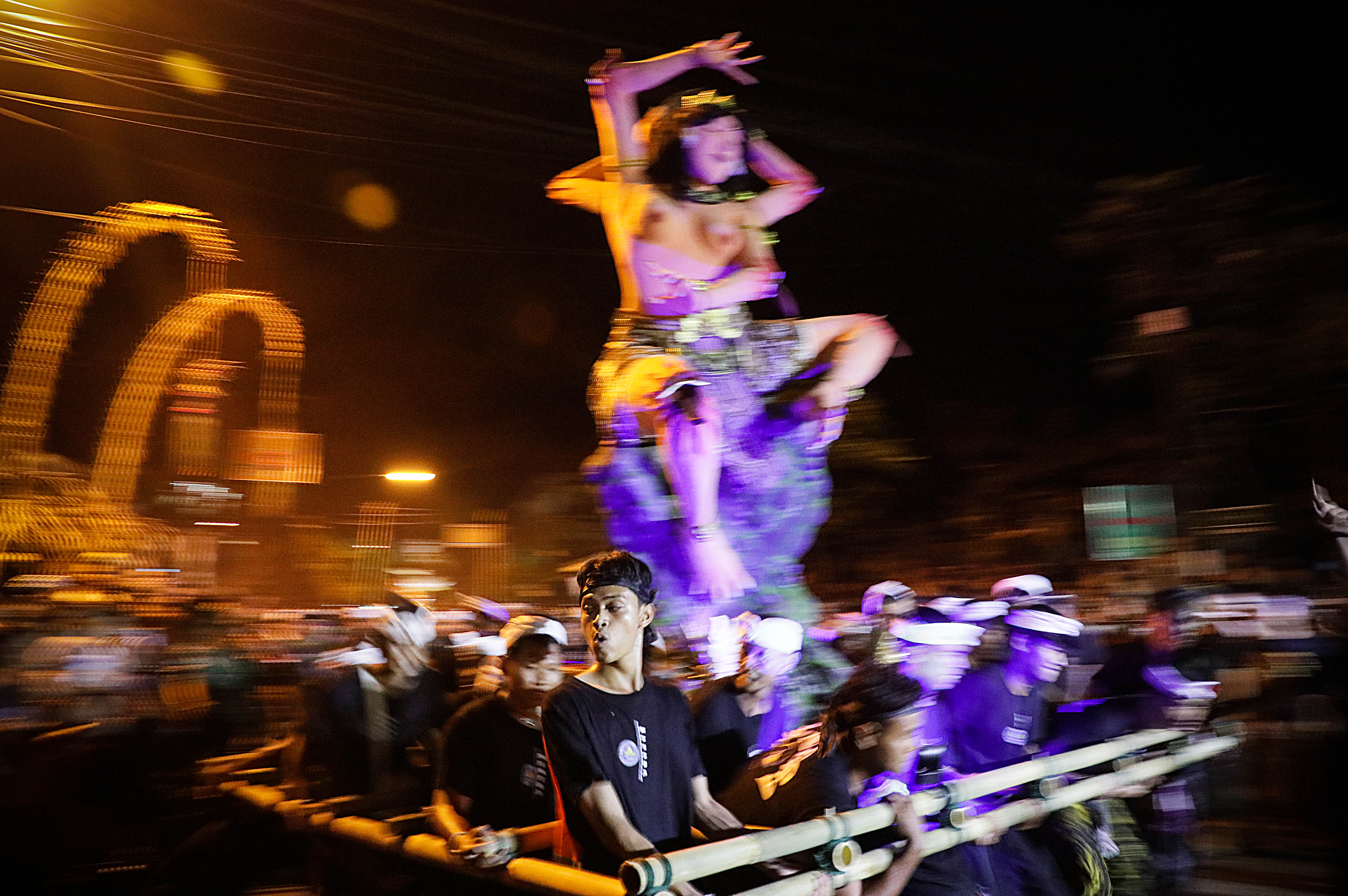 Parade Ogoh-Ogoh Menjelang Nyepi di Jimbaran