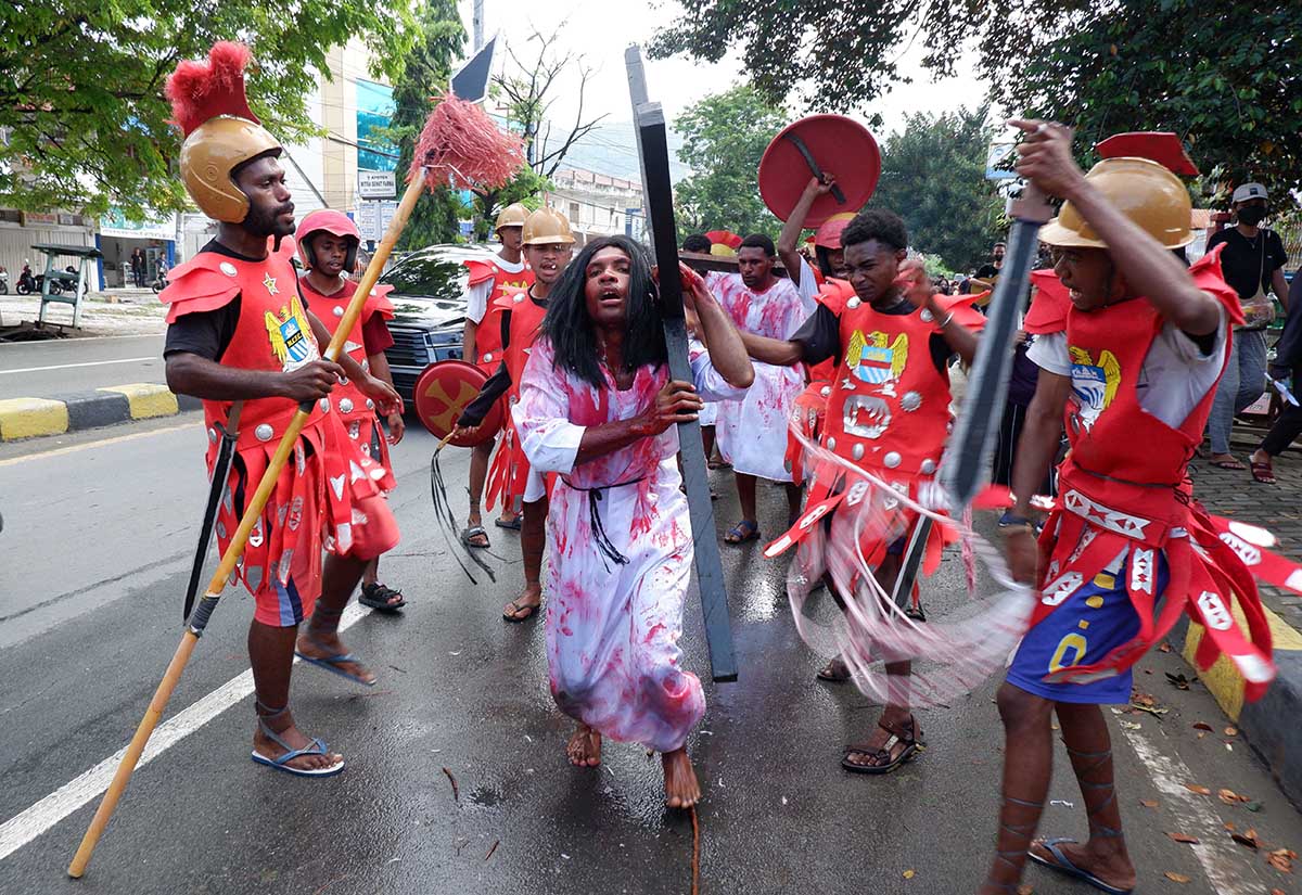 Prosesi Jalan Salib di Jayapura