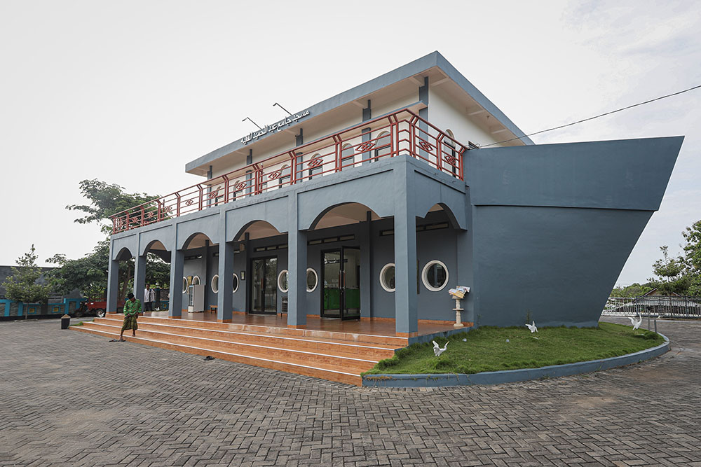 Masjid Berbentuk Perahu di Gresik