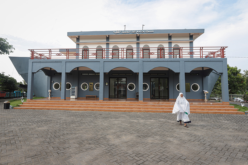 Masjid Berbentuk Perahu di Gresik